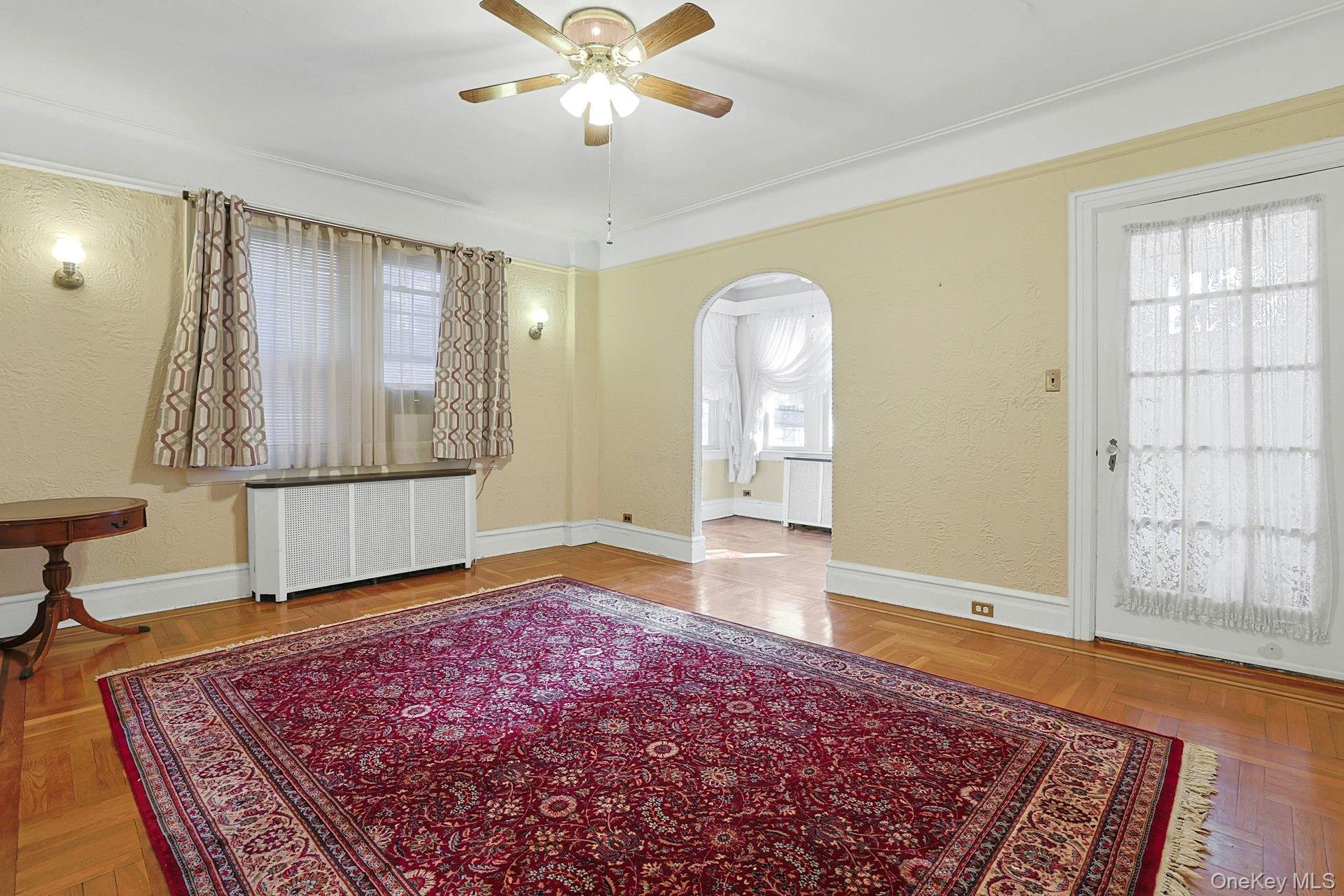 #5 photo, 317 E 242nd Street, برونكس Bronx , NY 10470