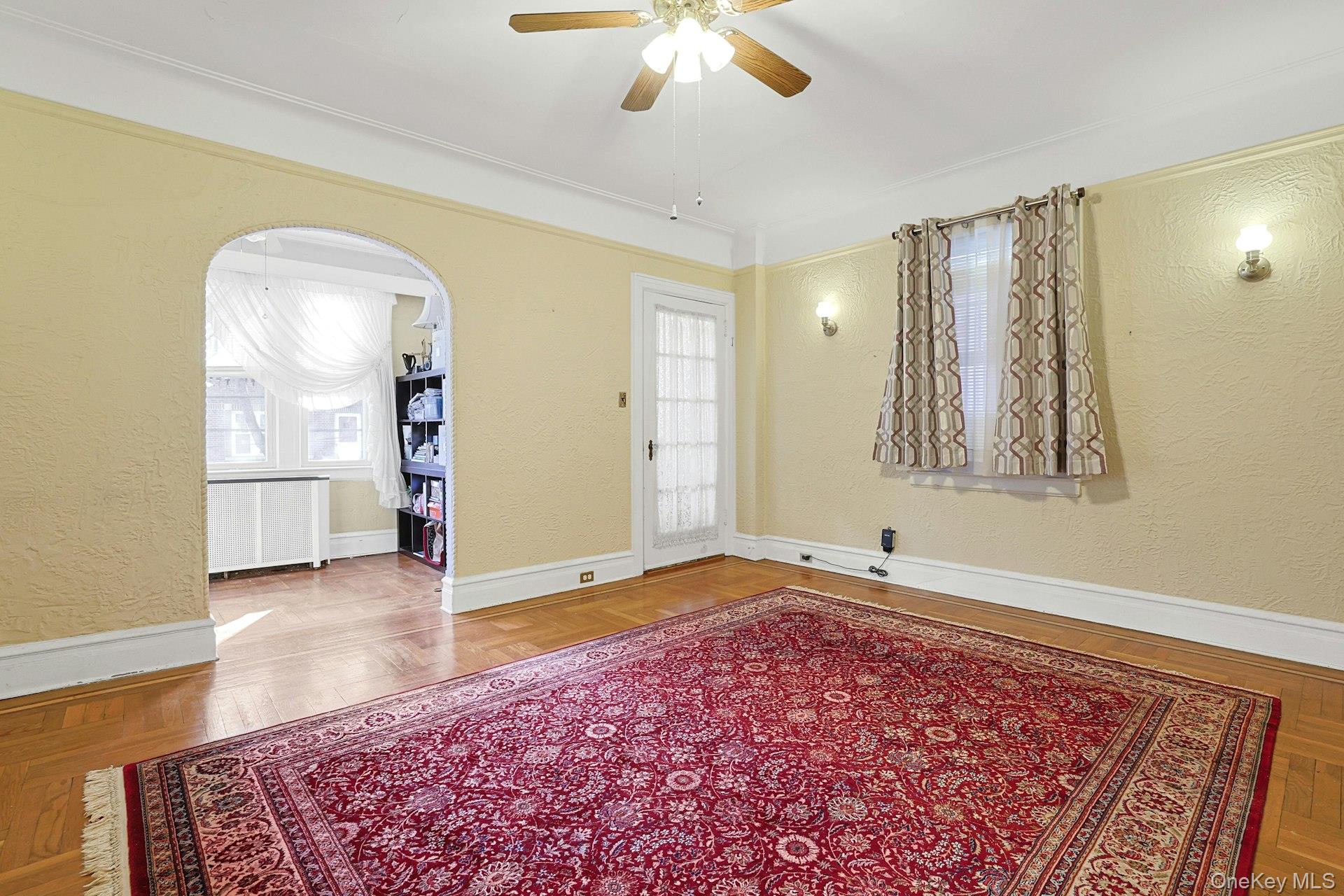 #6 photo, 317 E 242nd Street, برونكس Bronx , NY 10470