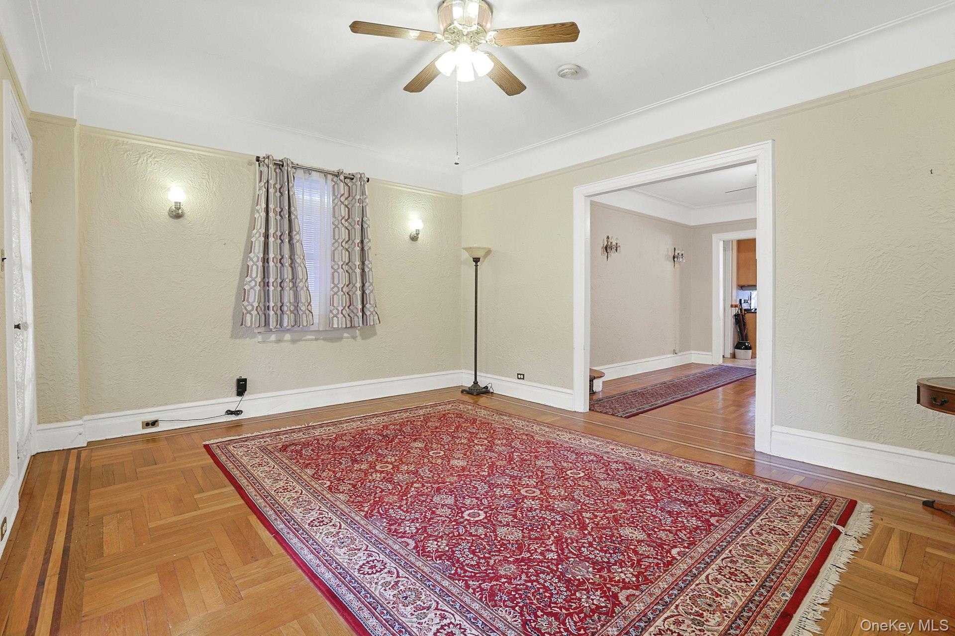 #7 photo, 317 E 242nd Street, برونكس Bronx , NY 10470