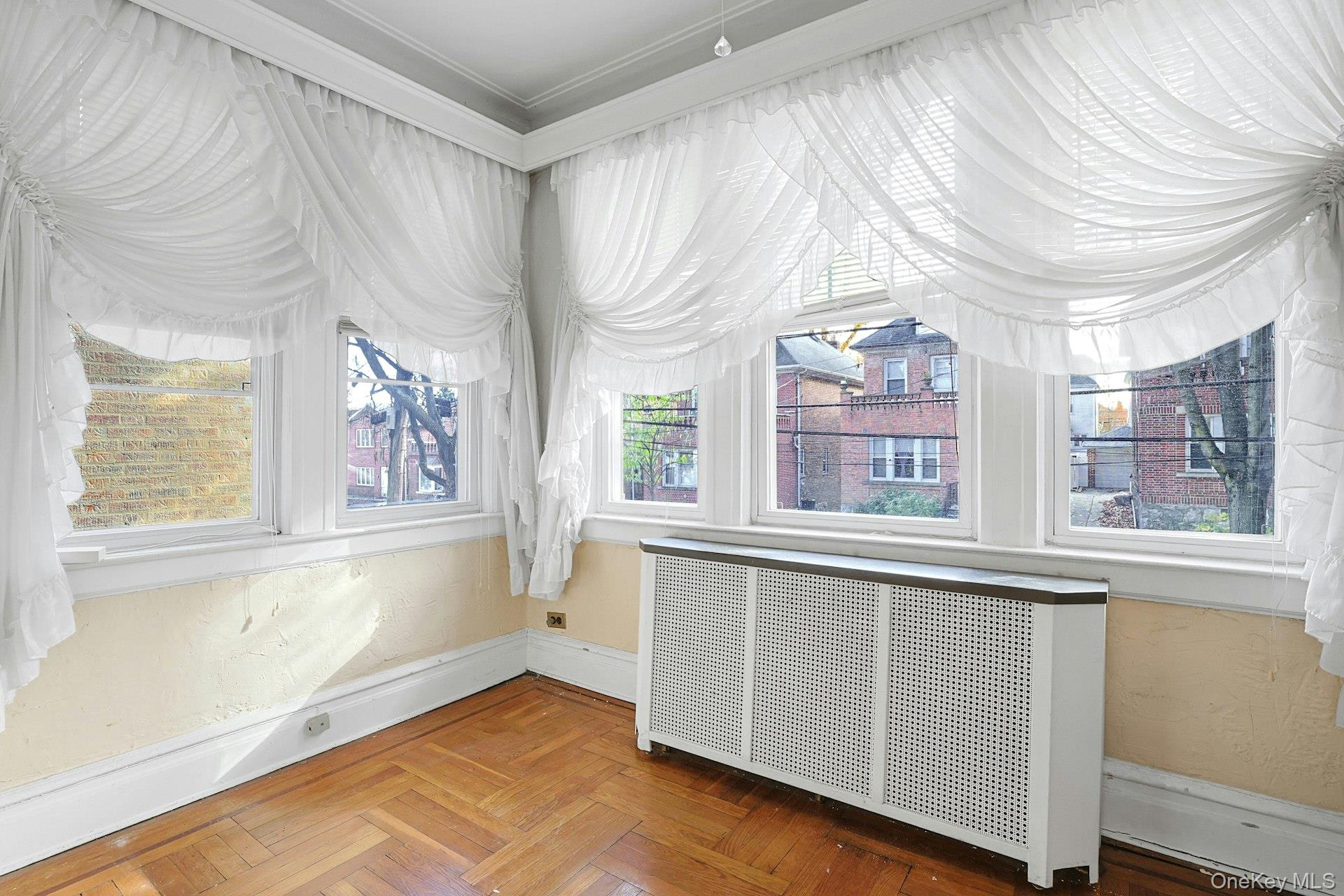 #8 photo, 317 E 242nd Street, برونكس Bronx , NY 10470