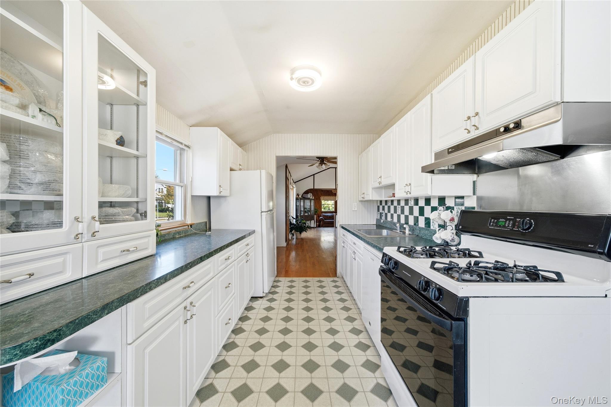 #10 photo, 68 7th Street, Bay Shore , NY 11706