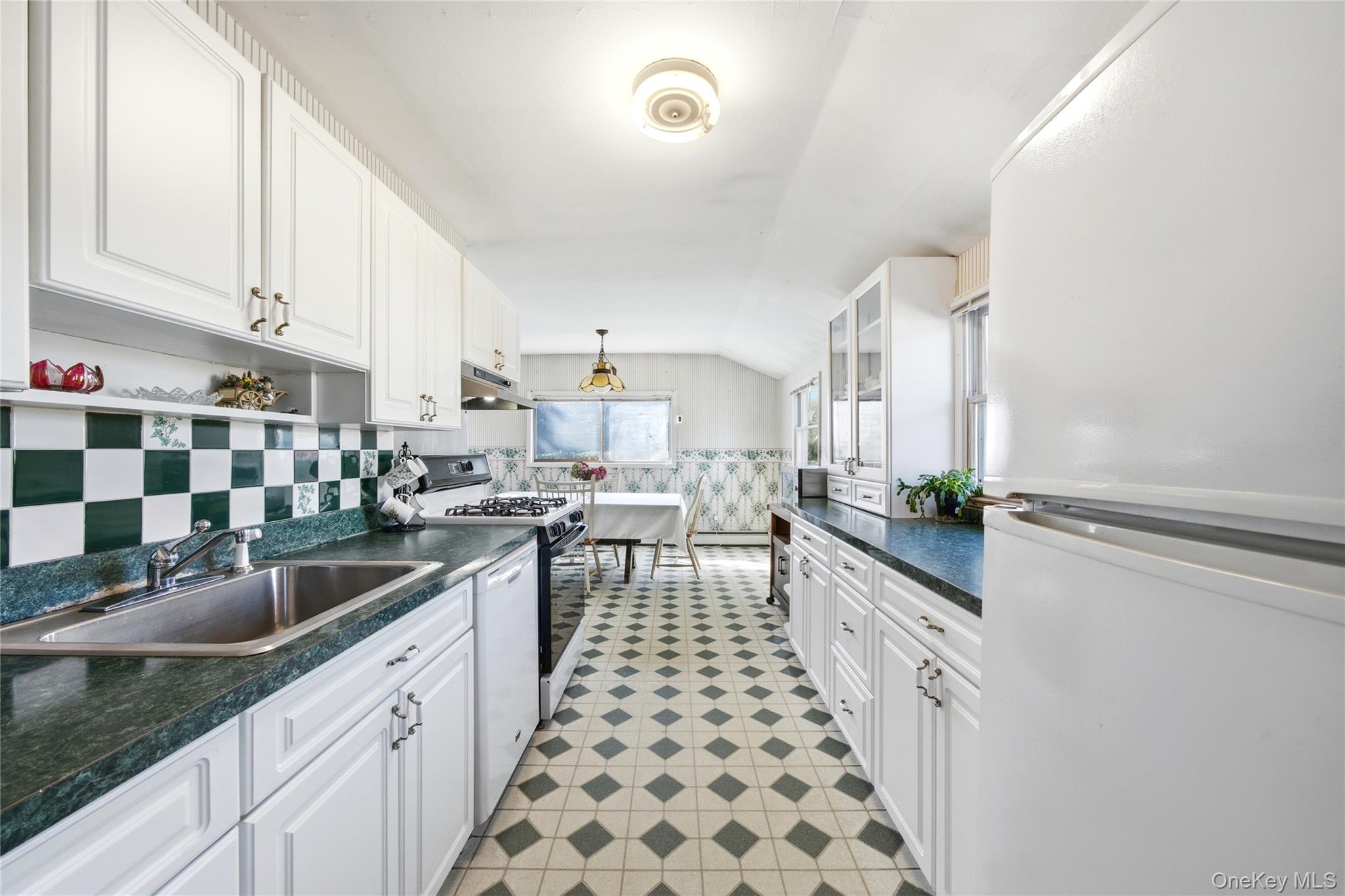 #7 photo, 68 7th Street, Bay Shore , NY 11706