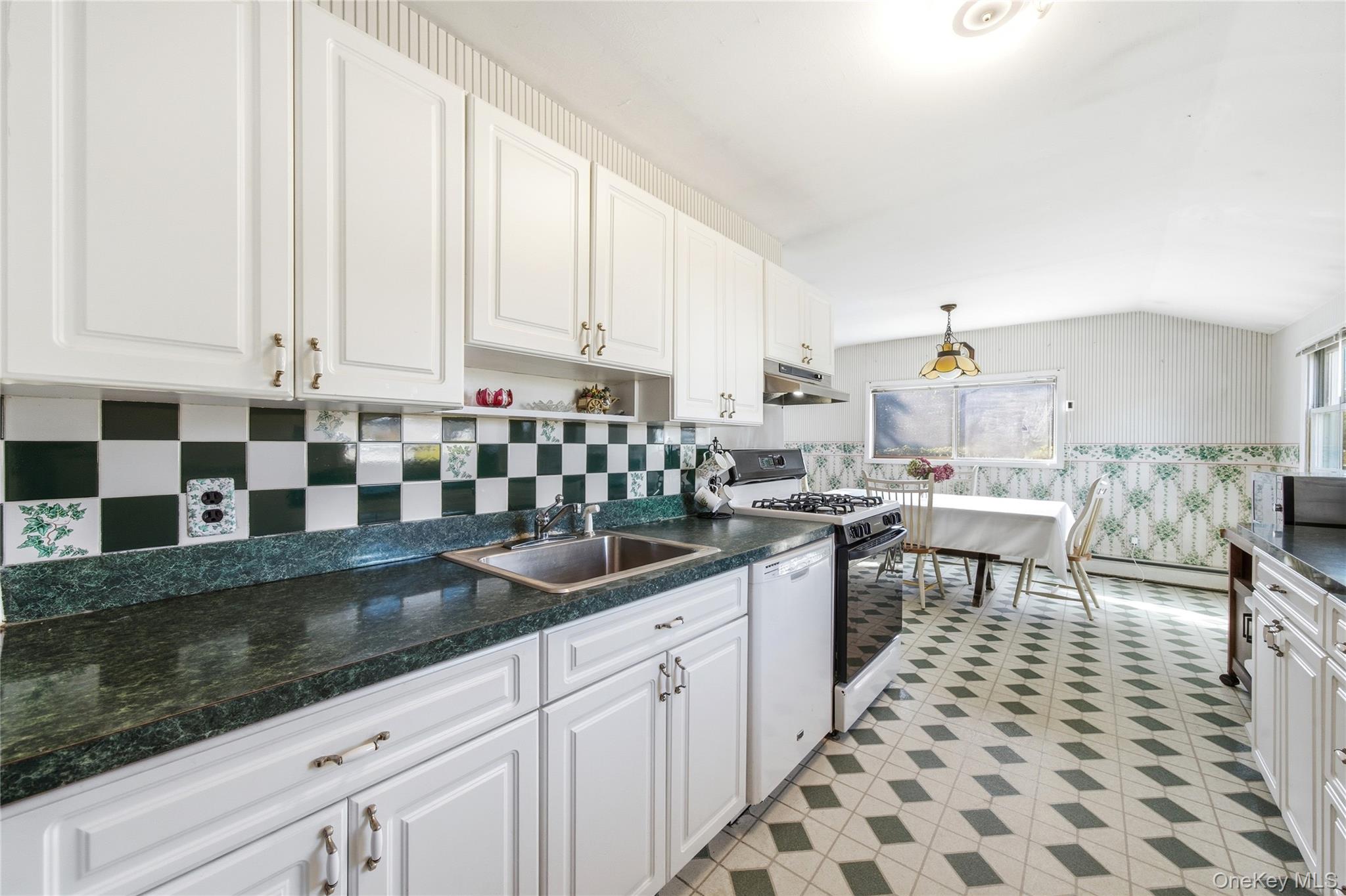 #8 photo, 68 7th Street, Bay Shore , NY 11706