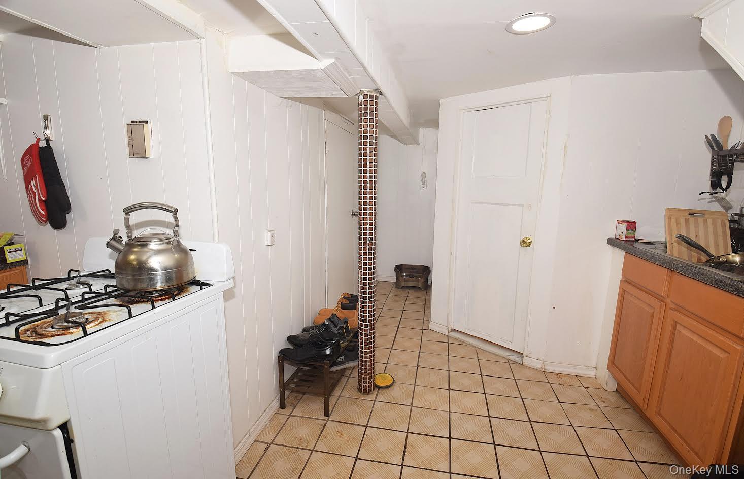 #7 photo, 16414 81st Avenue, クイーンズ区 Jamaica Estates , NY 11432