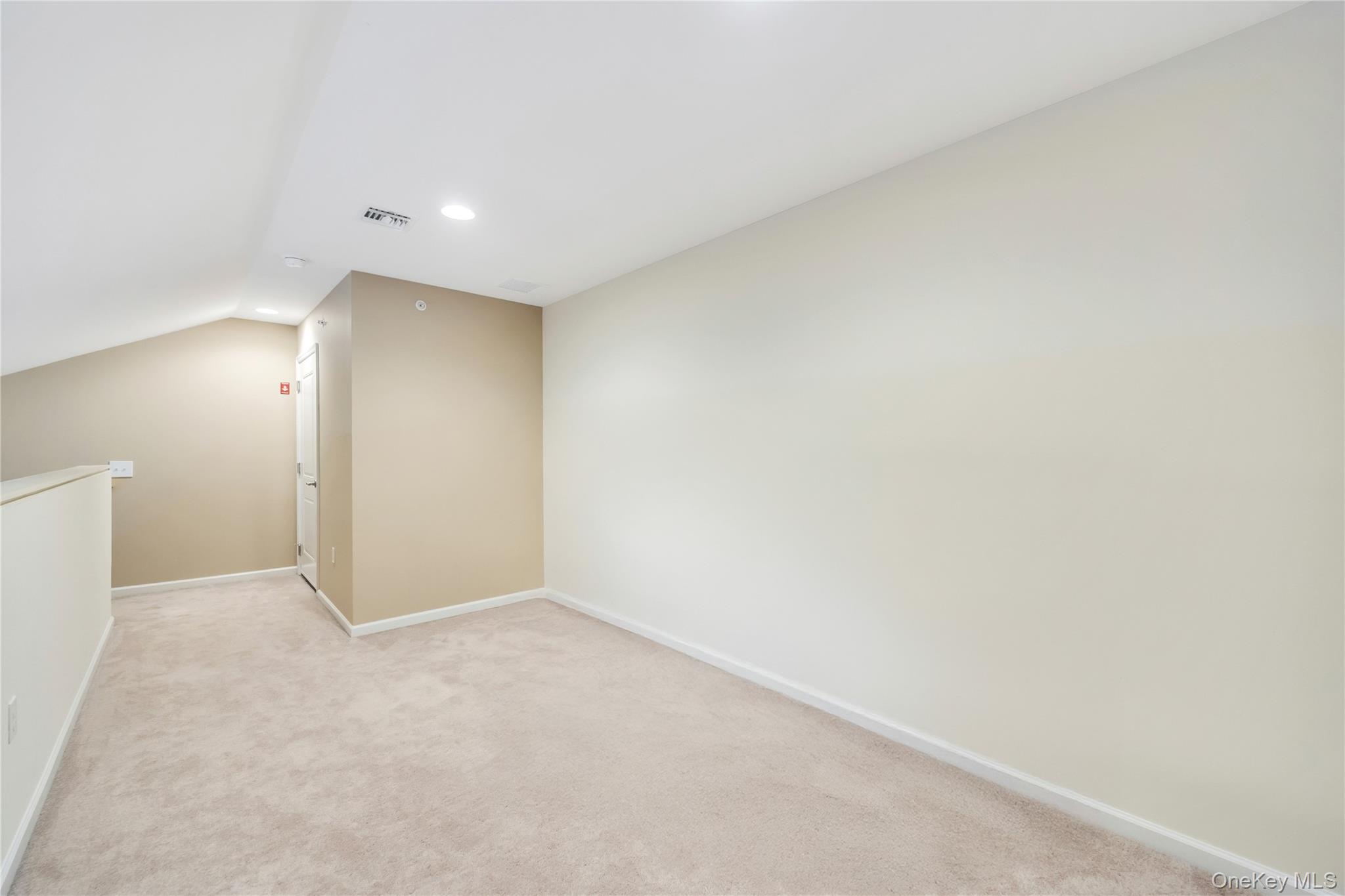 #9 photo, 100 Weatherby Lane, サフォーク郡 Central Islip , NY 11722