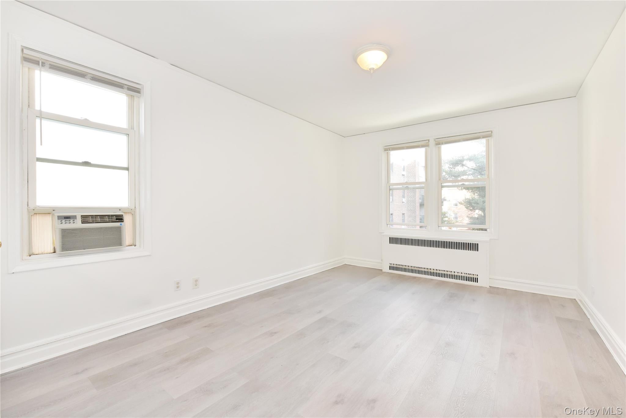 #10 photo, 94-10 64th Road, クイーンズ区 Rego Park , NY 11374