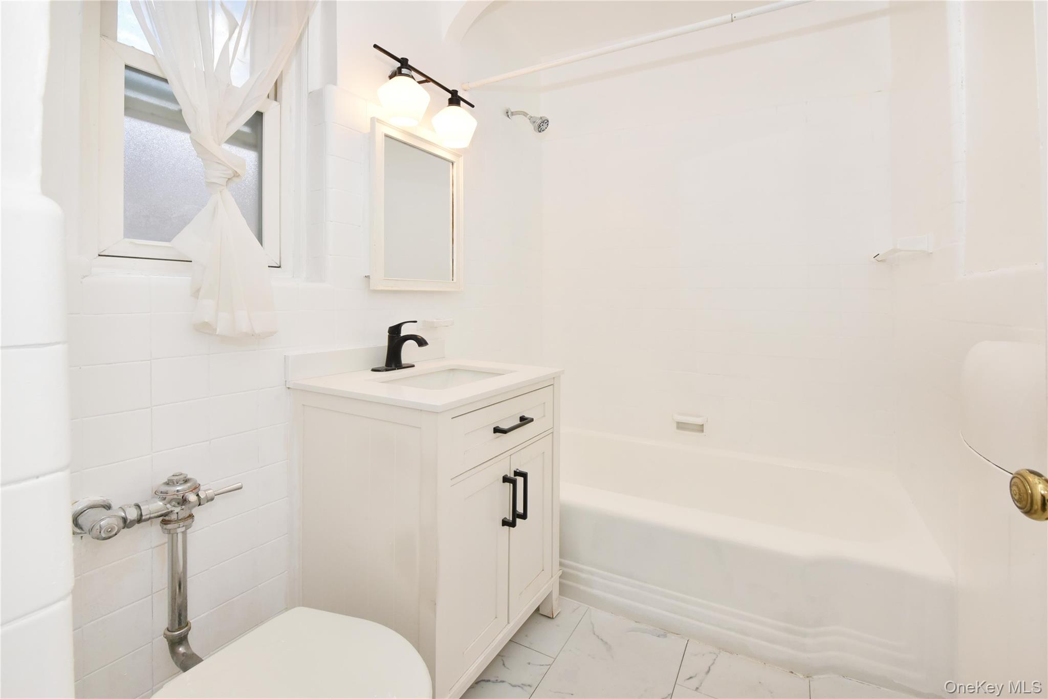 #12 photo, 94-10 64th Road, クイーンズ区 Rego Park , NY 11374