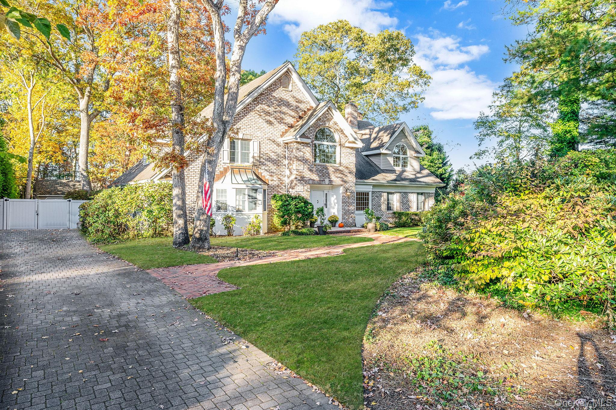 #2 photo, 15 Riviera Court, Great River , NY 11739