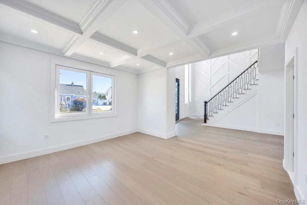 #11 photo, 14 Bark Lane, ナッソー郡 Levittown , NY 11756