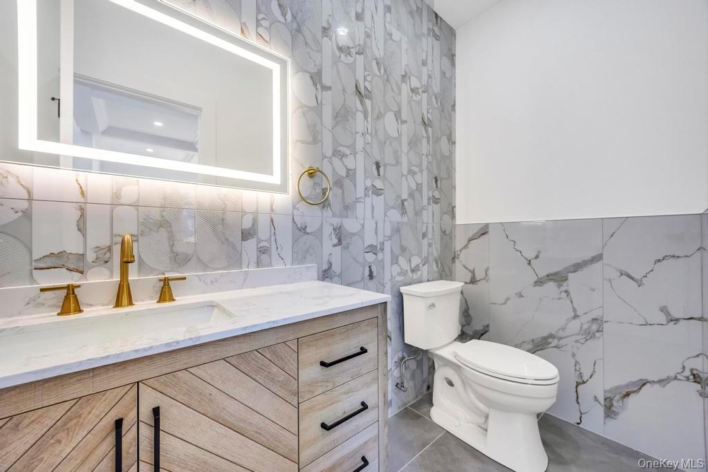 #12 photo, 14 Bark Lane, ナッソー郡 Levittown , NY 11756