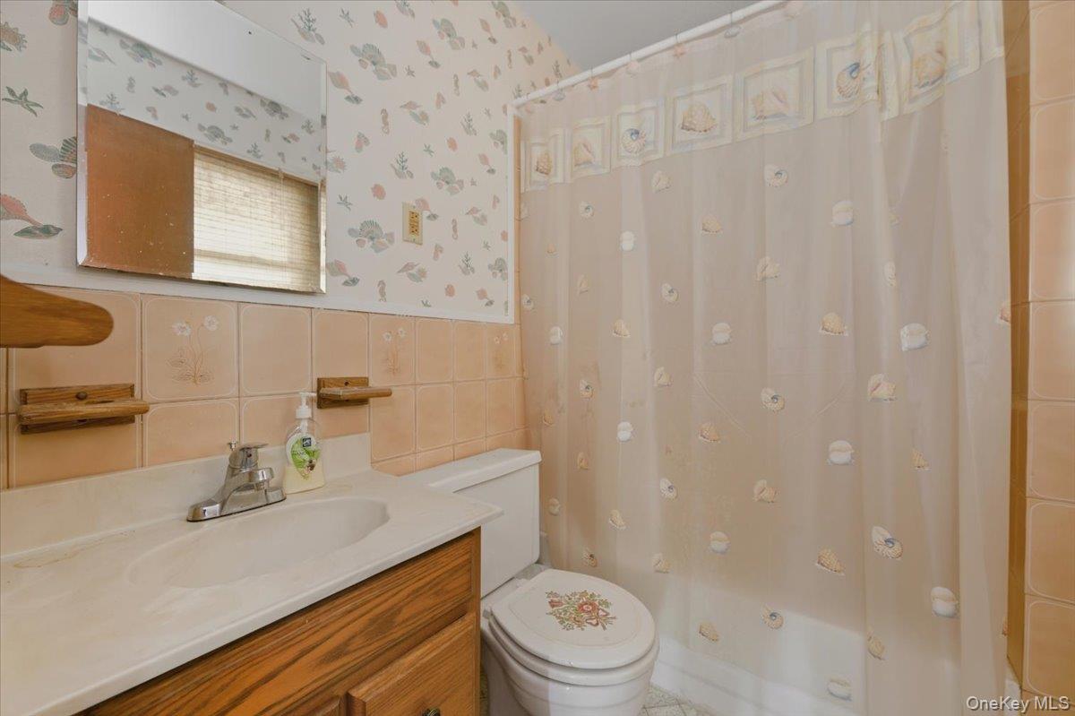 #19 photo, 10 Gate Lane, West Islip , NY 11795