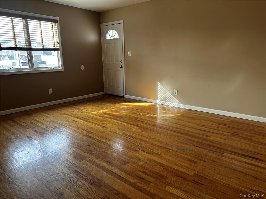 #2 photo, 15 Shari Court, ナッソー郡 Hicksville , NY 11801