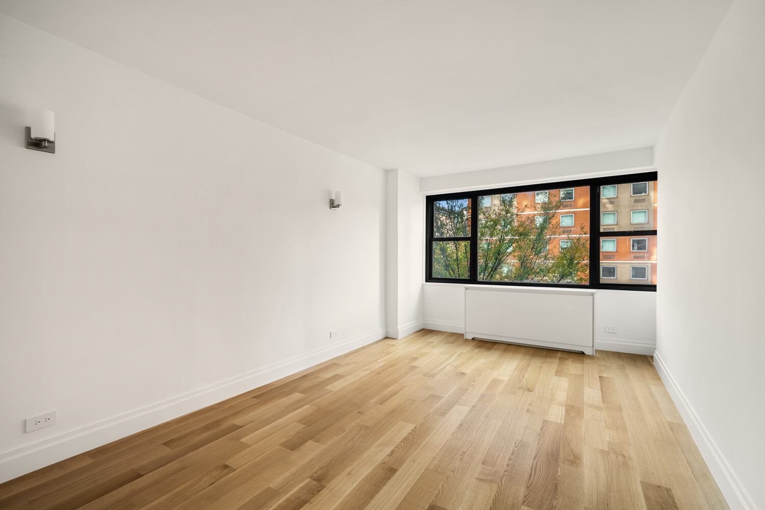 #8 photo, 115 E 9TH Street, マンハッタン East Village , NY 10003