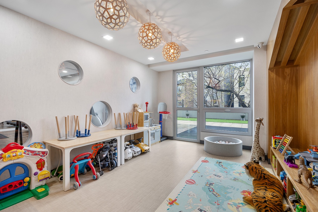 #15 photo, 22-43 Jackson Avenue, Court Square , NY 11101