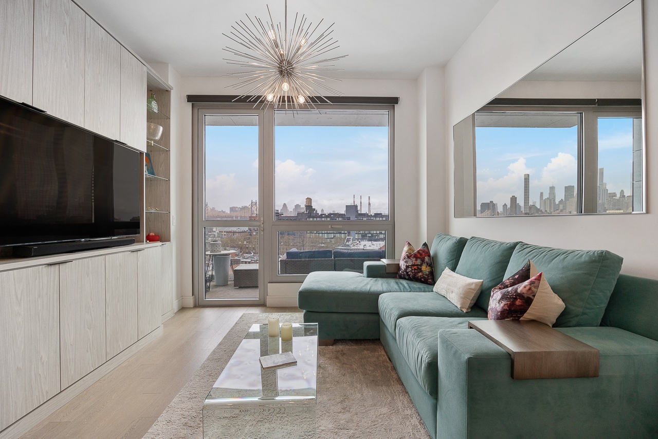 #4 photo, 22-43 Jackson Avenue, Court Square , NY 11101