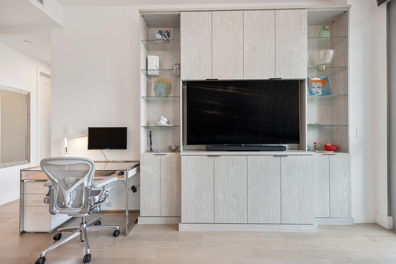 #7 photo, 22-43 Jackson Avenue, Court Square , NY 11101