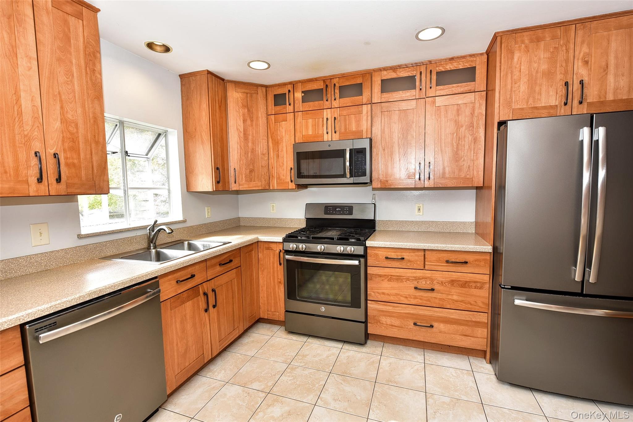 #12 photo, 33 S Hillcrest Road, Suffern , NY 10901