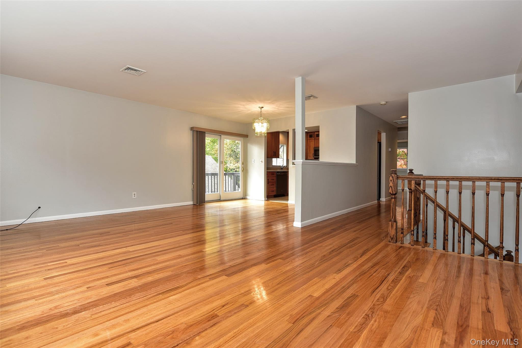 #8 photo, 33 S Hillcrest Road, Suffern , NY 10901