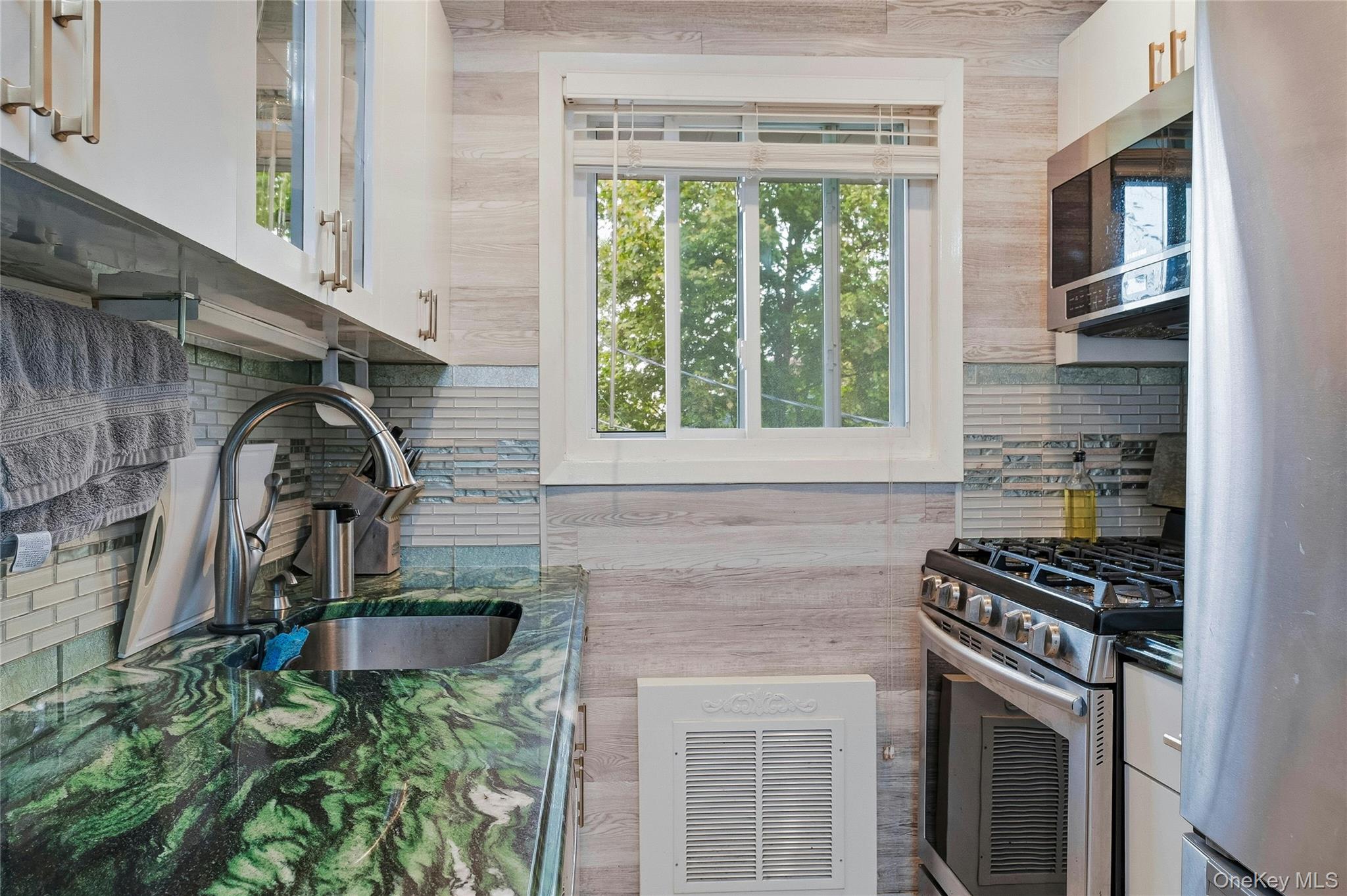 #15 photo, 131 Edmonton Drive, サフォーク郡 North Babylon , NY 11703