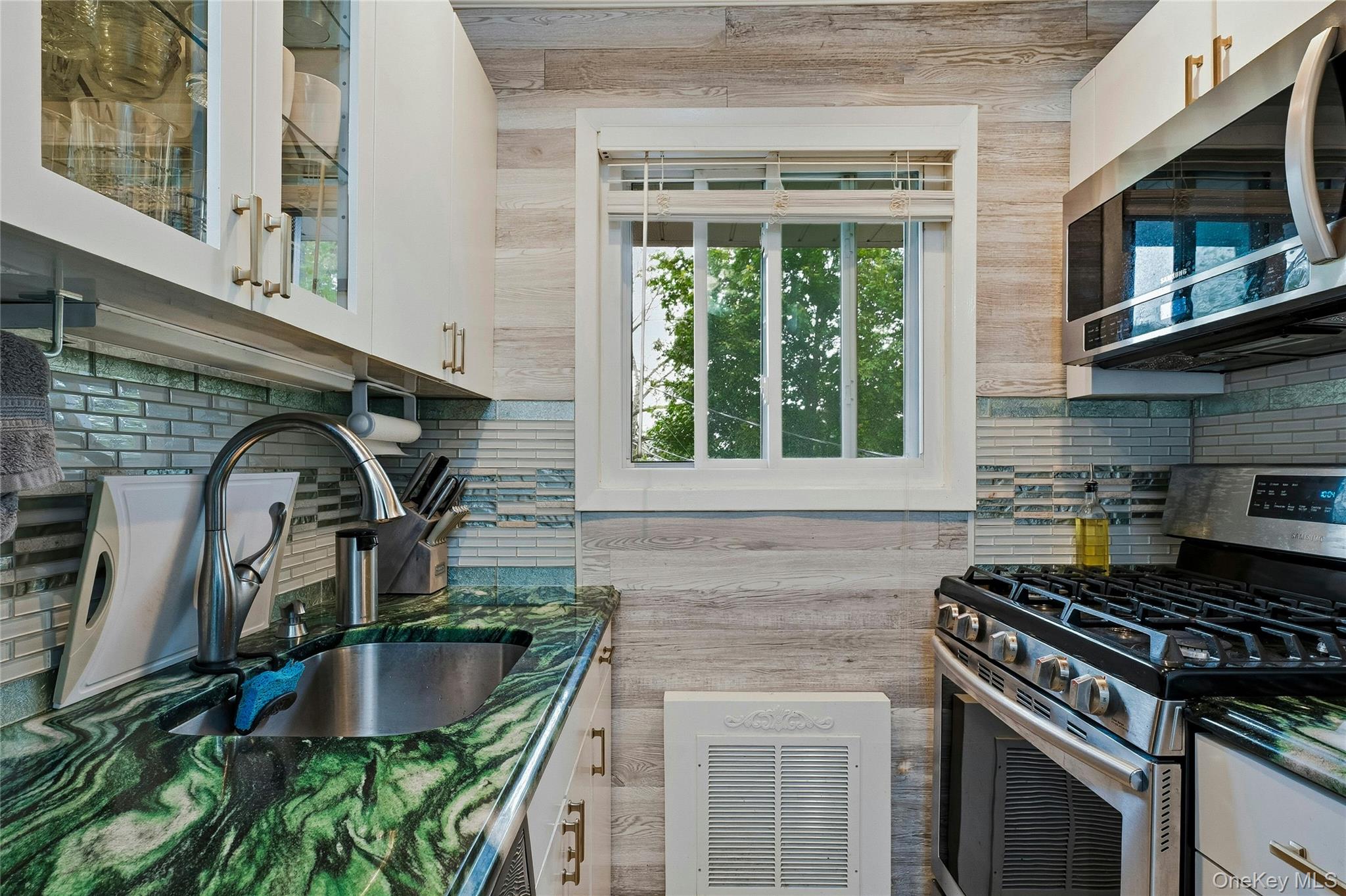 #17 photo, 131 Edmonton Drive, サフォーク郡 North Babylon , NY 11703