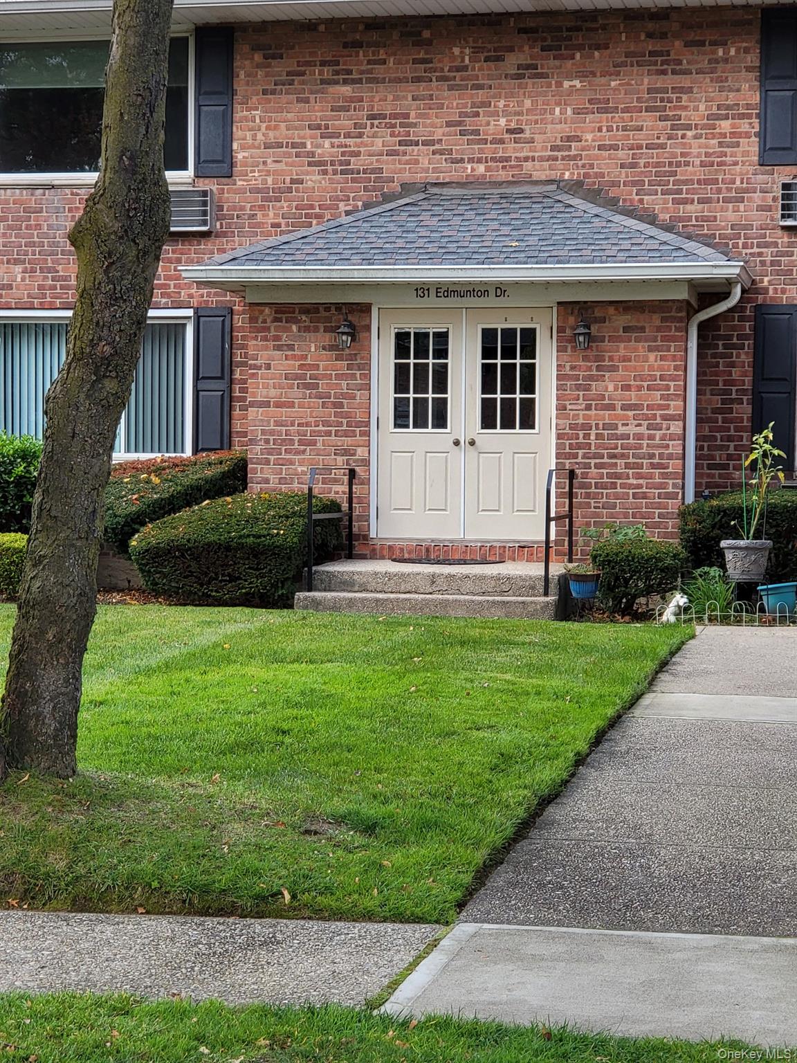 #2 photo, 131 Edmonton Drive, North Babylon , NY 11703