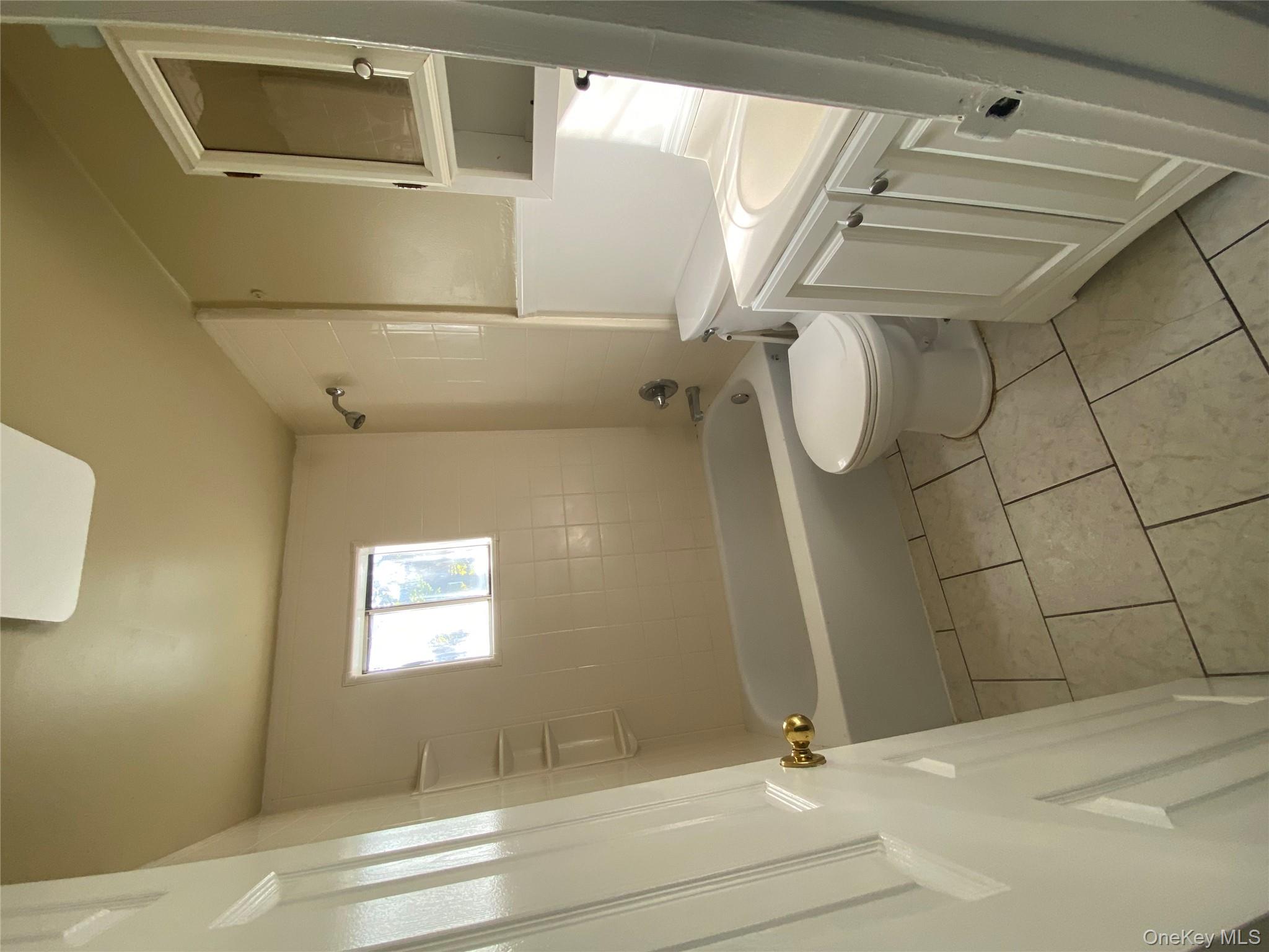 #3 photo, 18 3rd Avenue, サフォーク郡 Brentwood , NY 11717