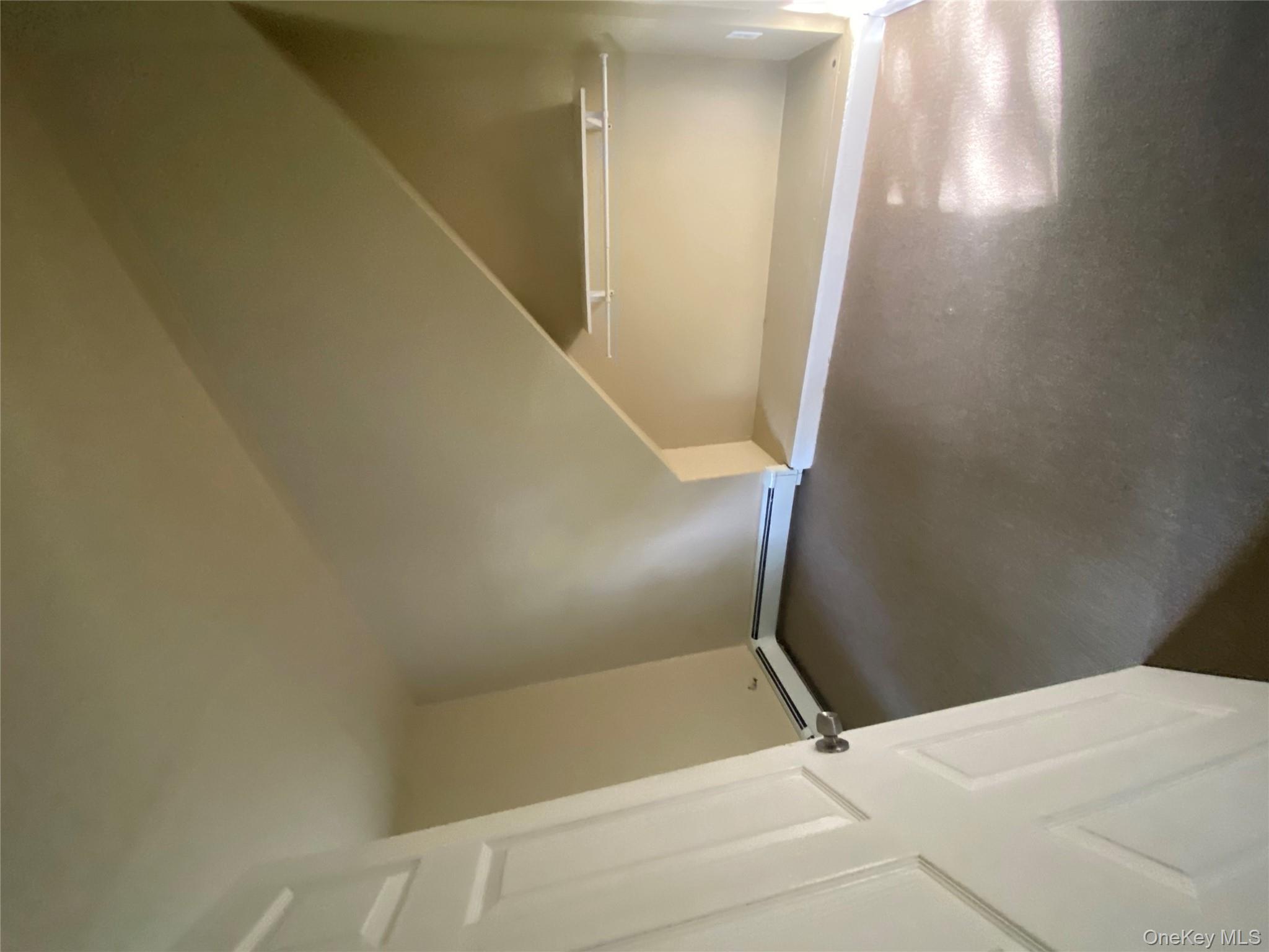 #5 photo, 18 3rd Avenue, サフォーク郡 Brentwood , NY 11717