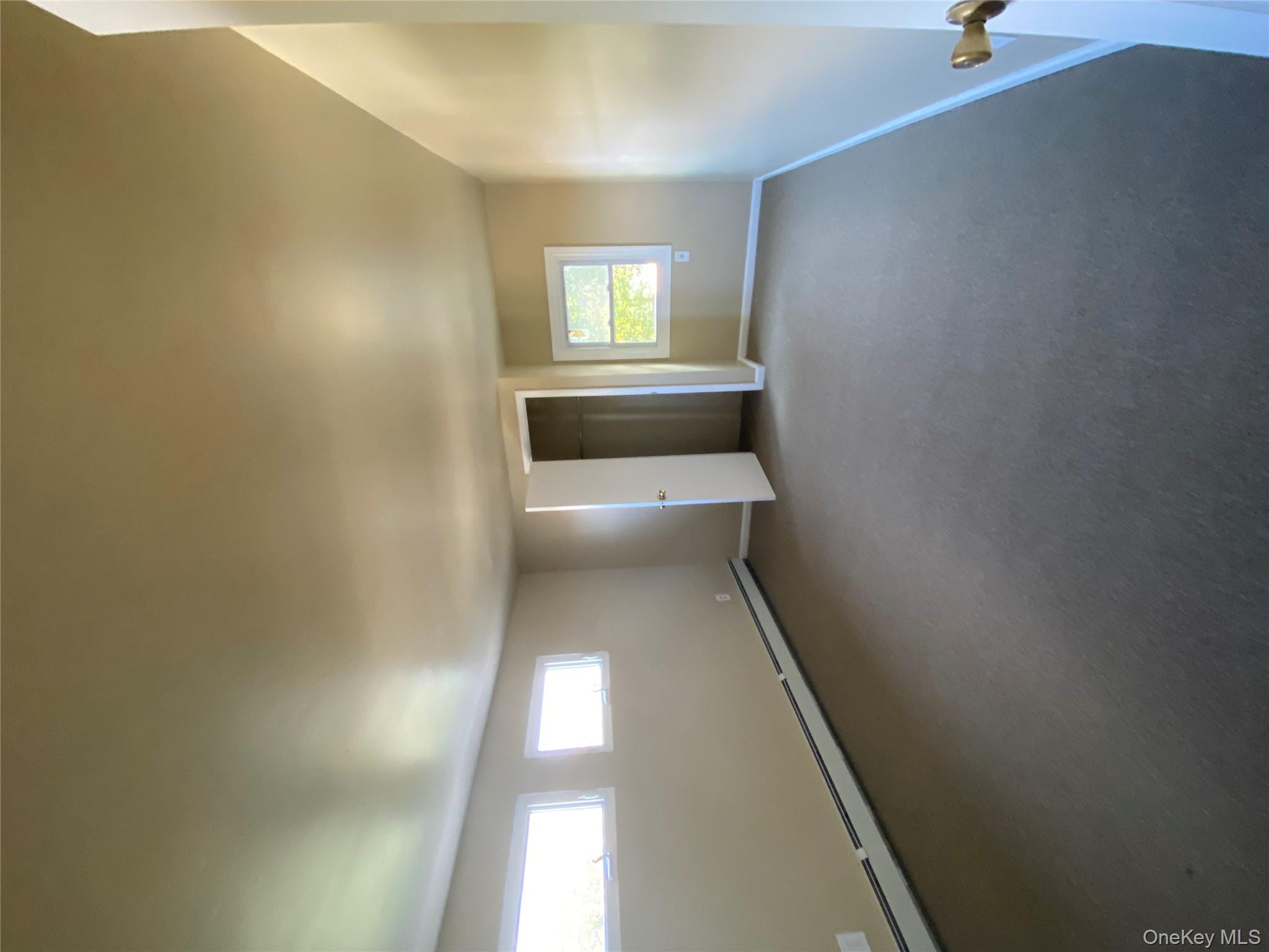 #7 photo, 18 3rd Avenue, サフォーク郡 Brentwood , NY 11717