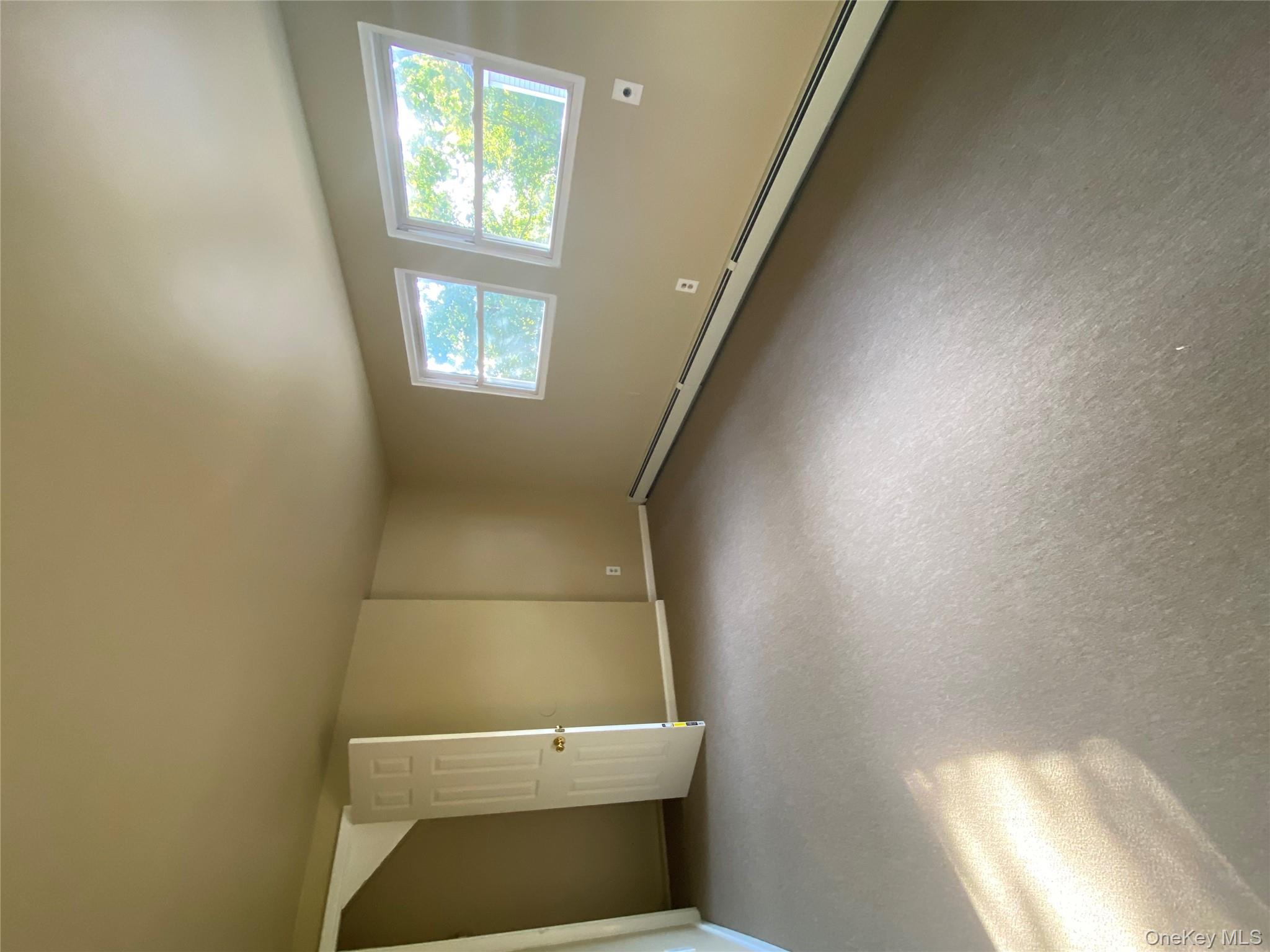 #8 photo, 18 3rd Avenue, サフォーク郡 Brentwood , NY 11717