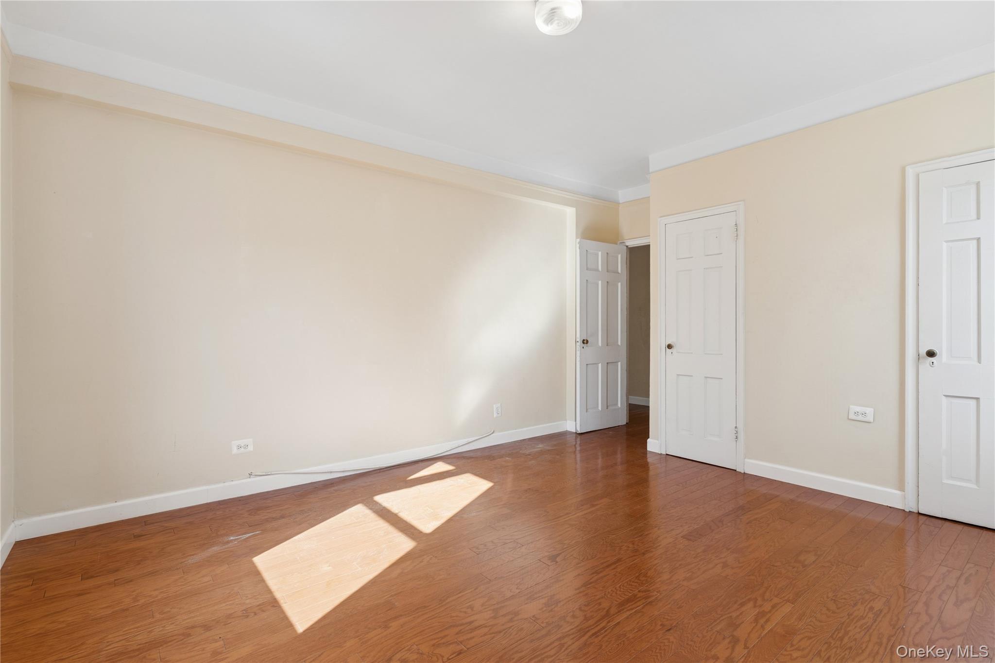 #9 photo, 110-31 73rd Road, クイーンズ区 Forest Hills , NY 11375