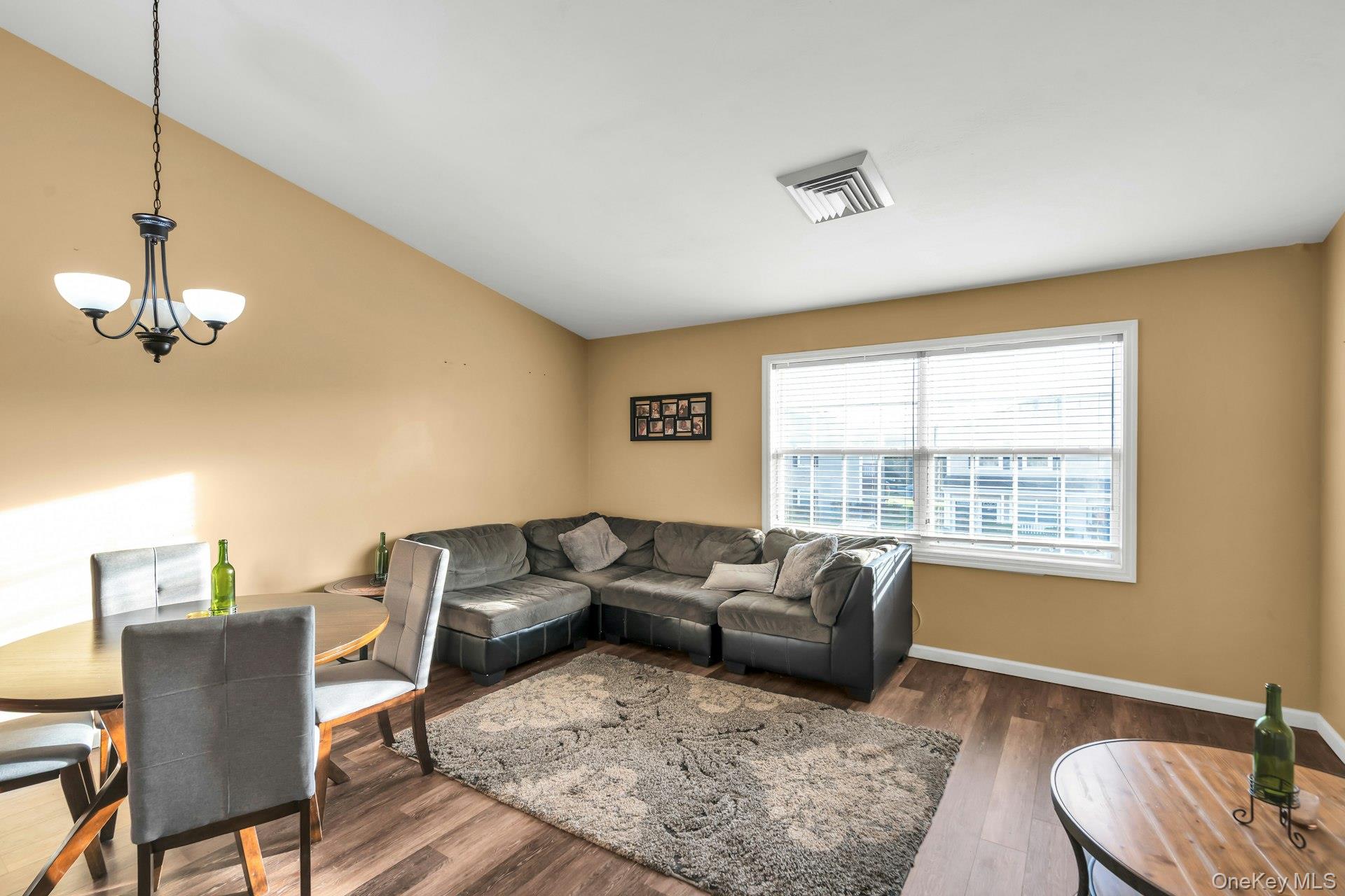 #5 photo, 1120 Willow Lane, ナッソー郡 Valley Stream , NY 11580