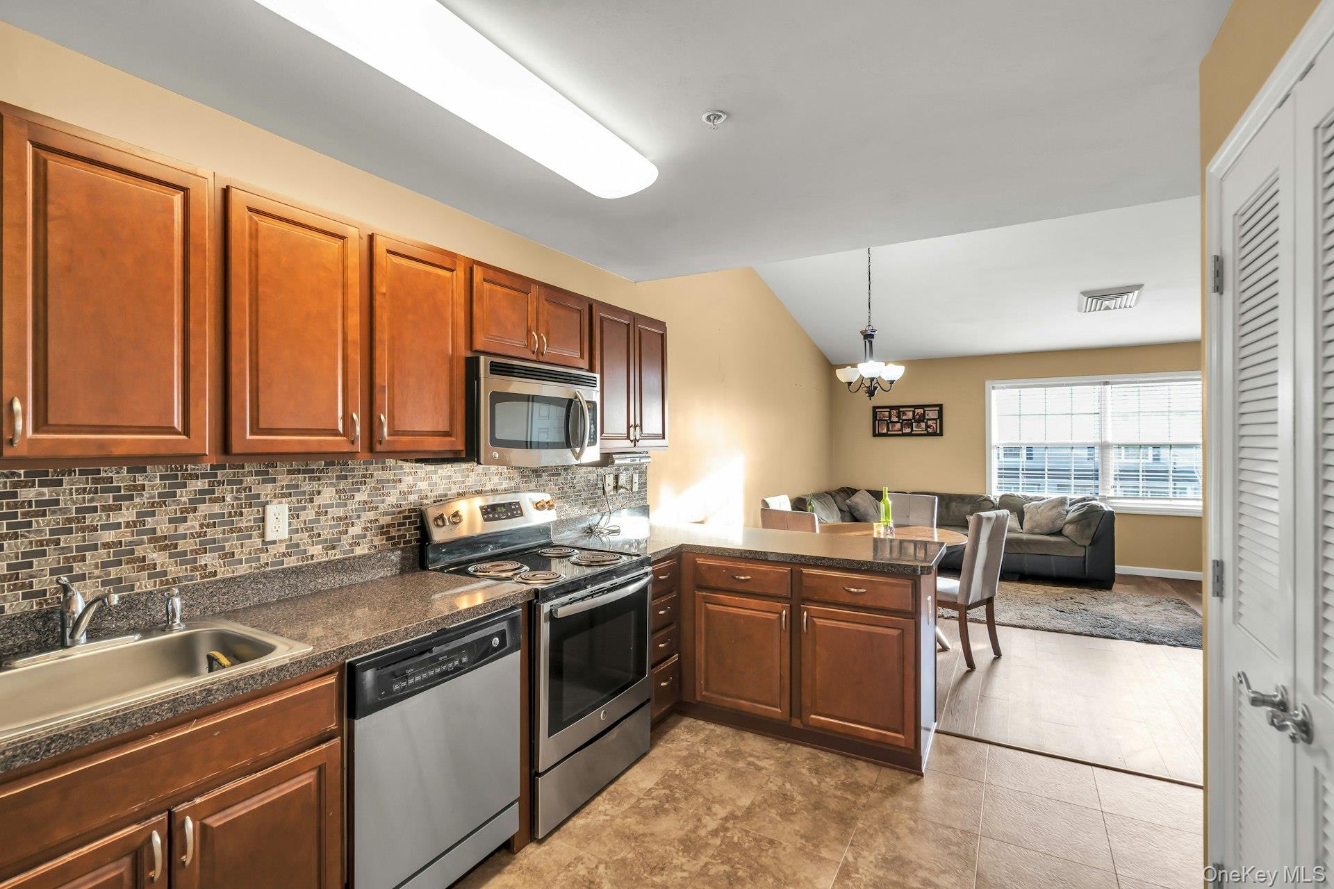 #8 photo, 1120 Willow Lane, ナッソー郡 Valley Stream , NY 11580