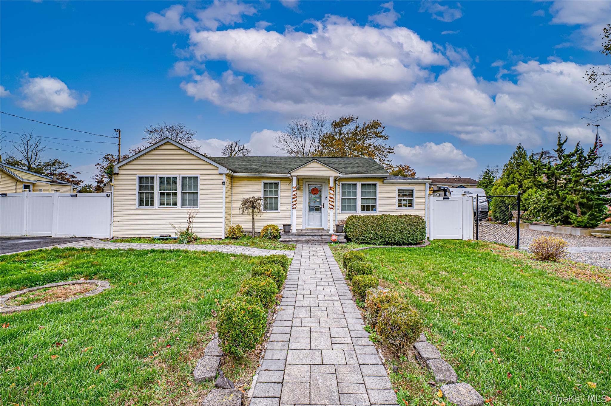 #1 photo, 96 Huntington Drive, サフォーク郡 Mastic Beach , NY 11951