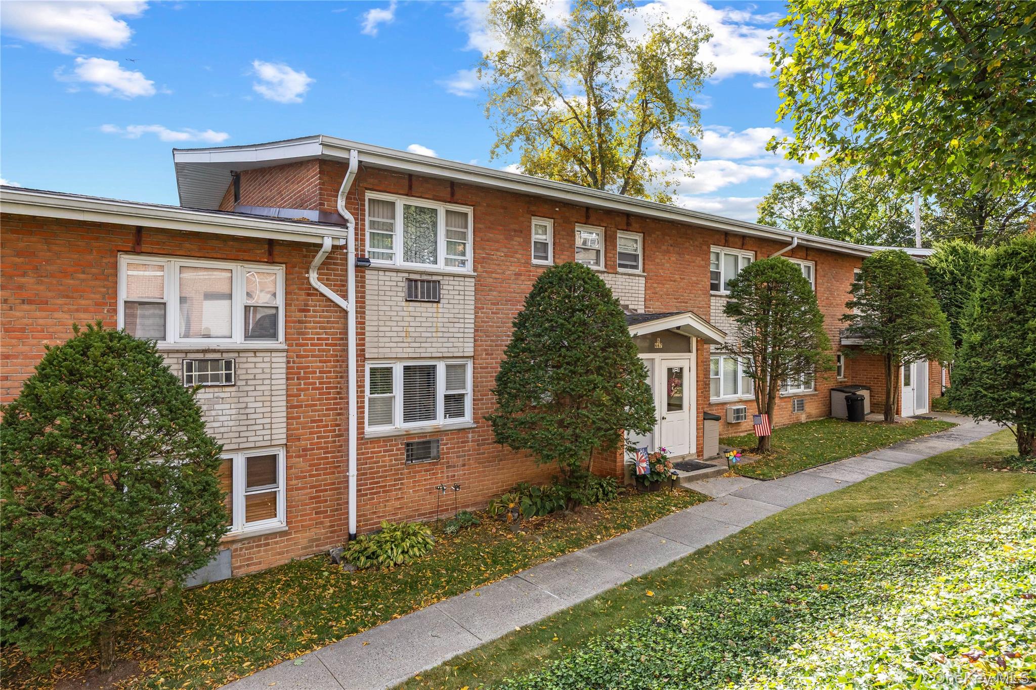 #2 photo, 667 Pelham Rd. Road, New Rochelle , NY 10805