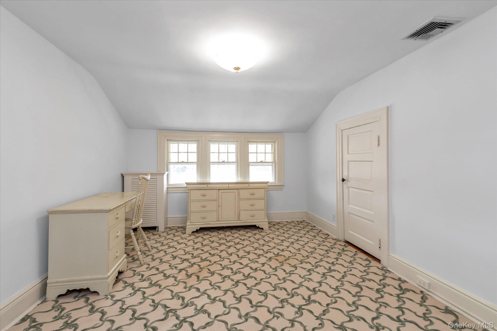 #9 photo, 125 Stratford Avenue, Garden City , NY 11530