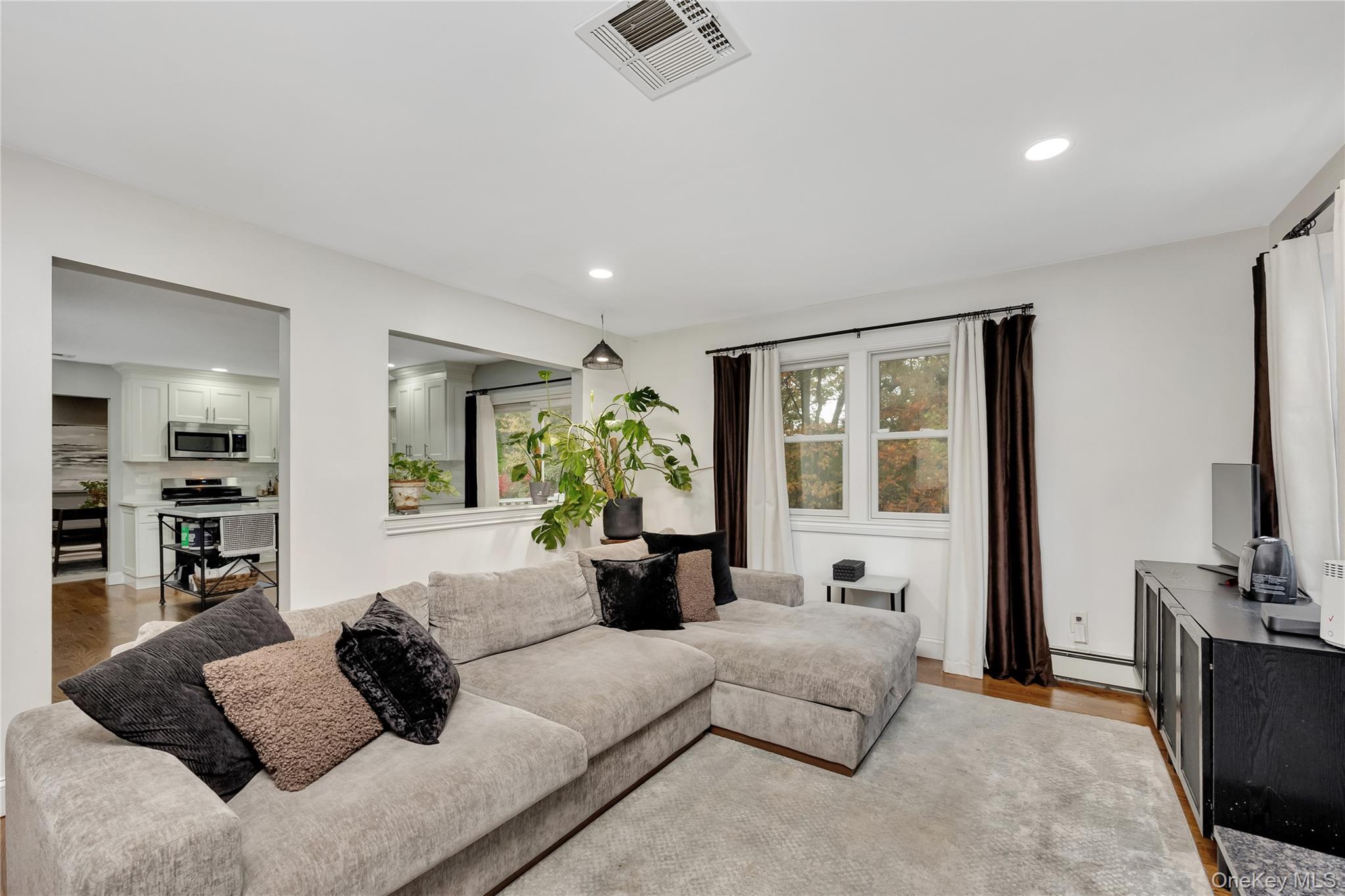 #11 photo, 3256 Park Avenue, Wantagh , NY 11793