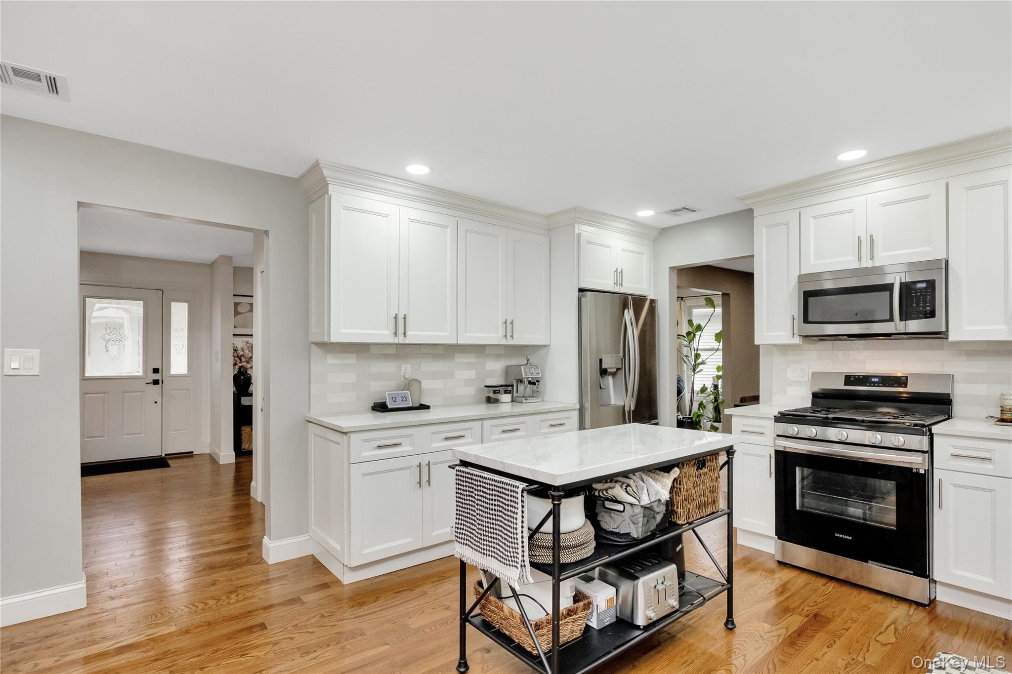 #9 photo, 3256 Park Avenue, Wantagh , NY 11793