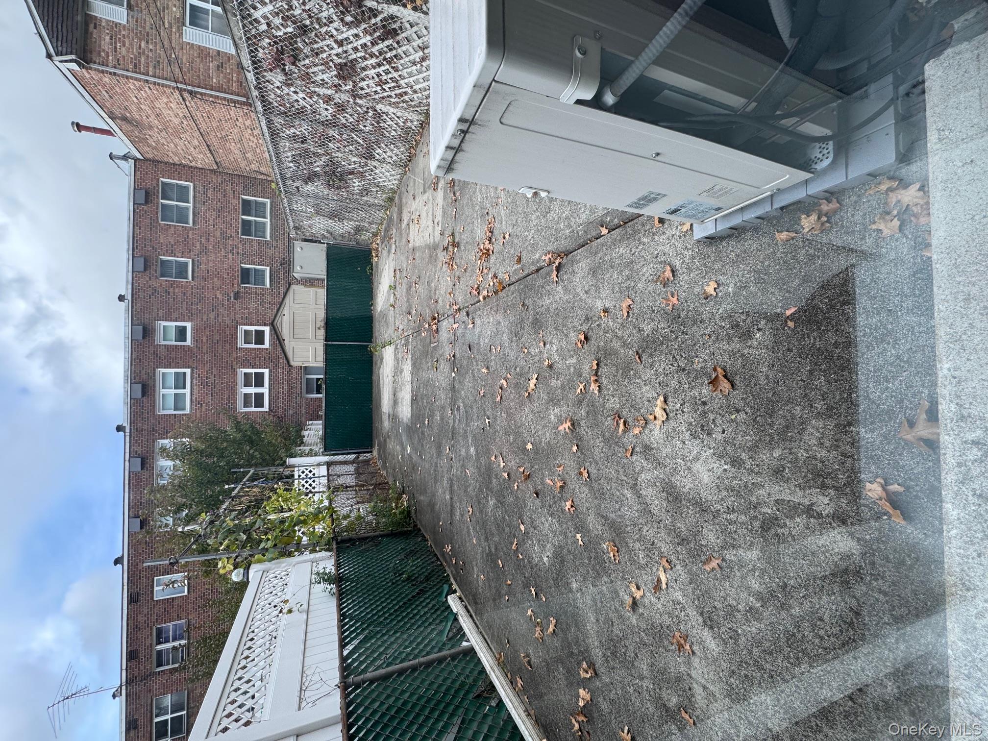 #7 photo, 2518 Francis Lewis Boulevard, クイーンズ区 Flushing , NY 11358