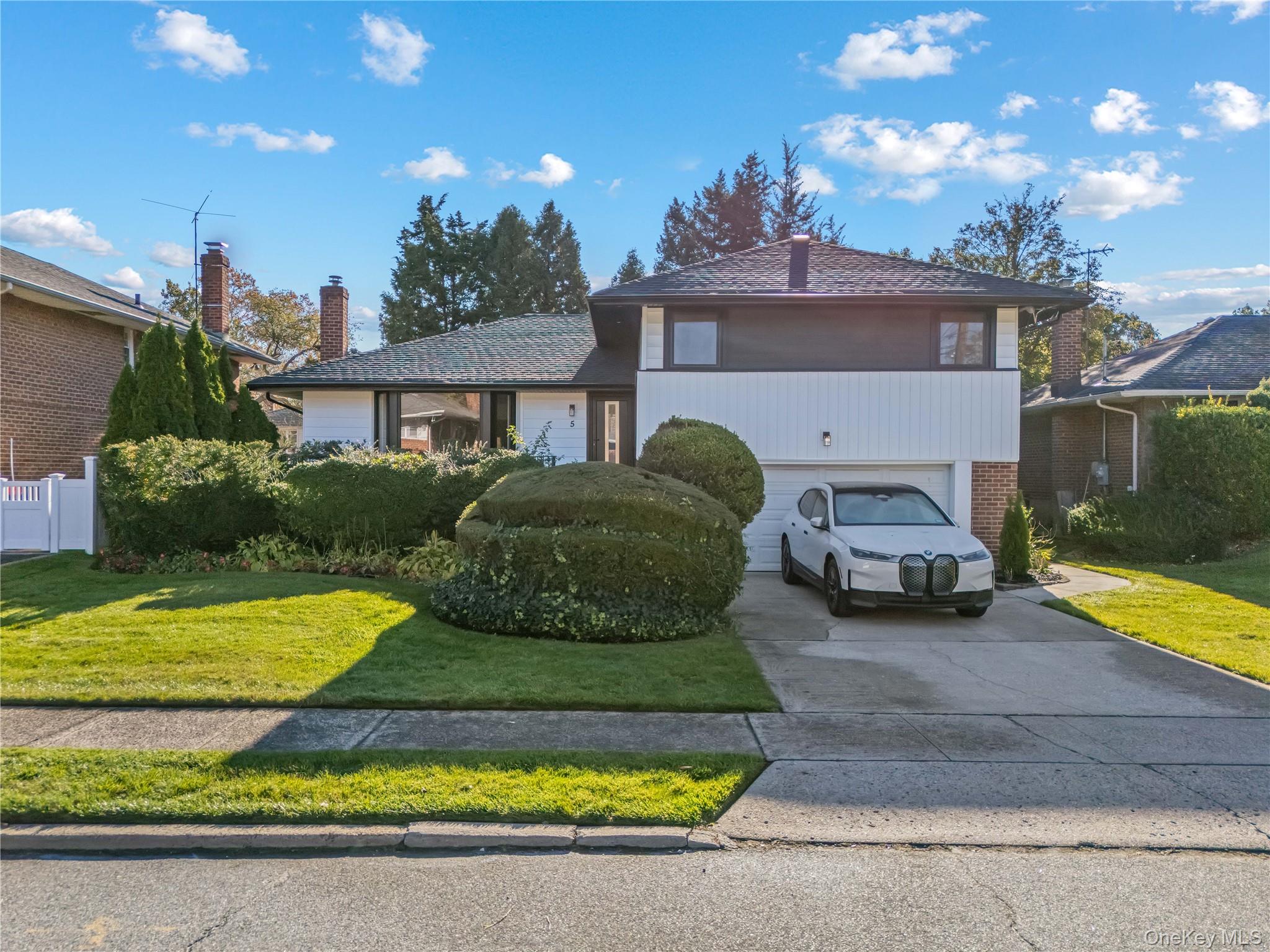 #1 photo, 5 Orient Court, ナッソー郡 Westbury , NY 11590