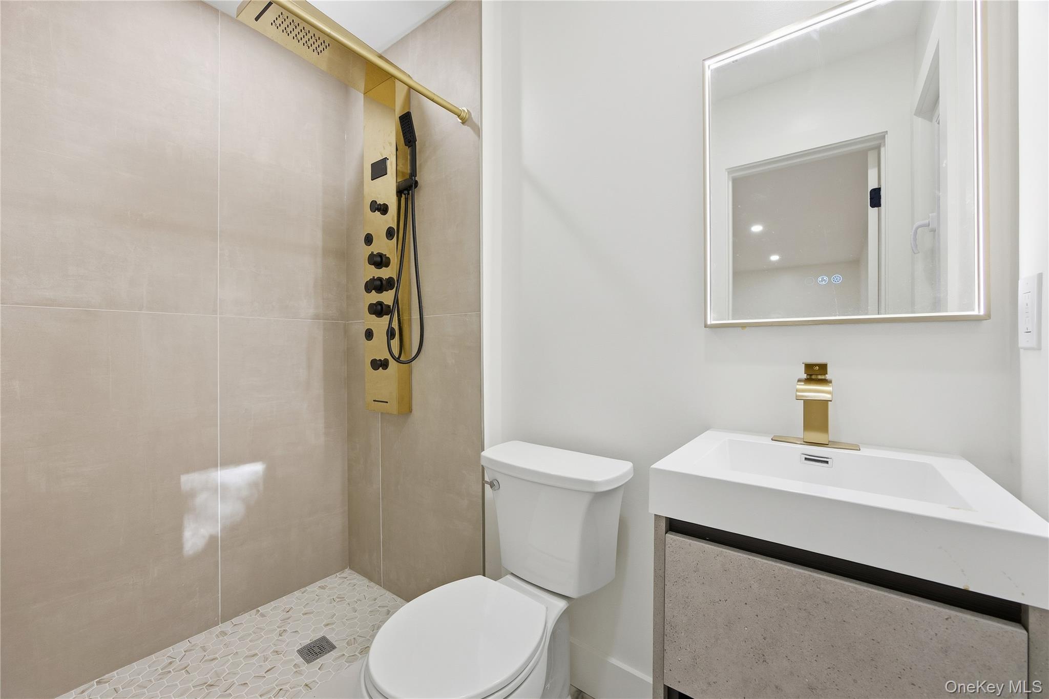 #17 photo, 5 Orient Court, ナッソー郡 Westbury , NY 11590