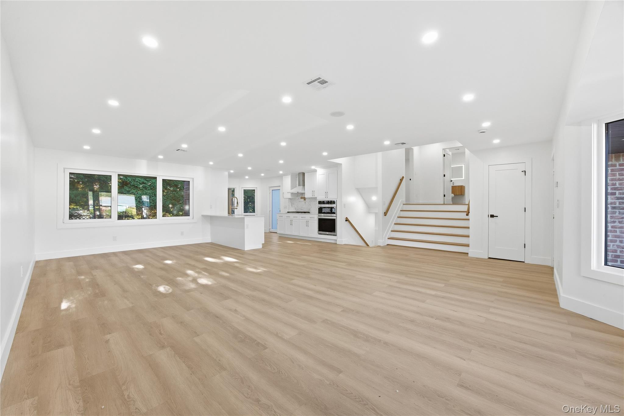 #4 photo, 5 Orient Court, ナッソー郡 Westbury , NY 11590