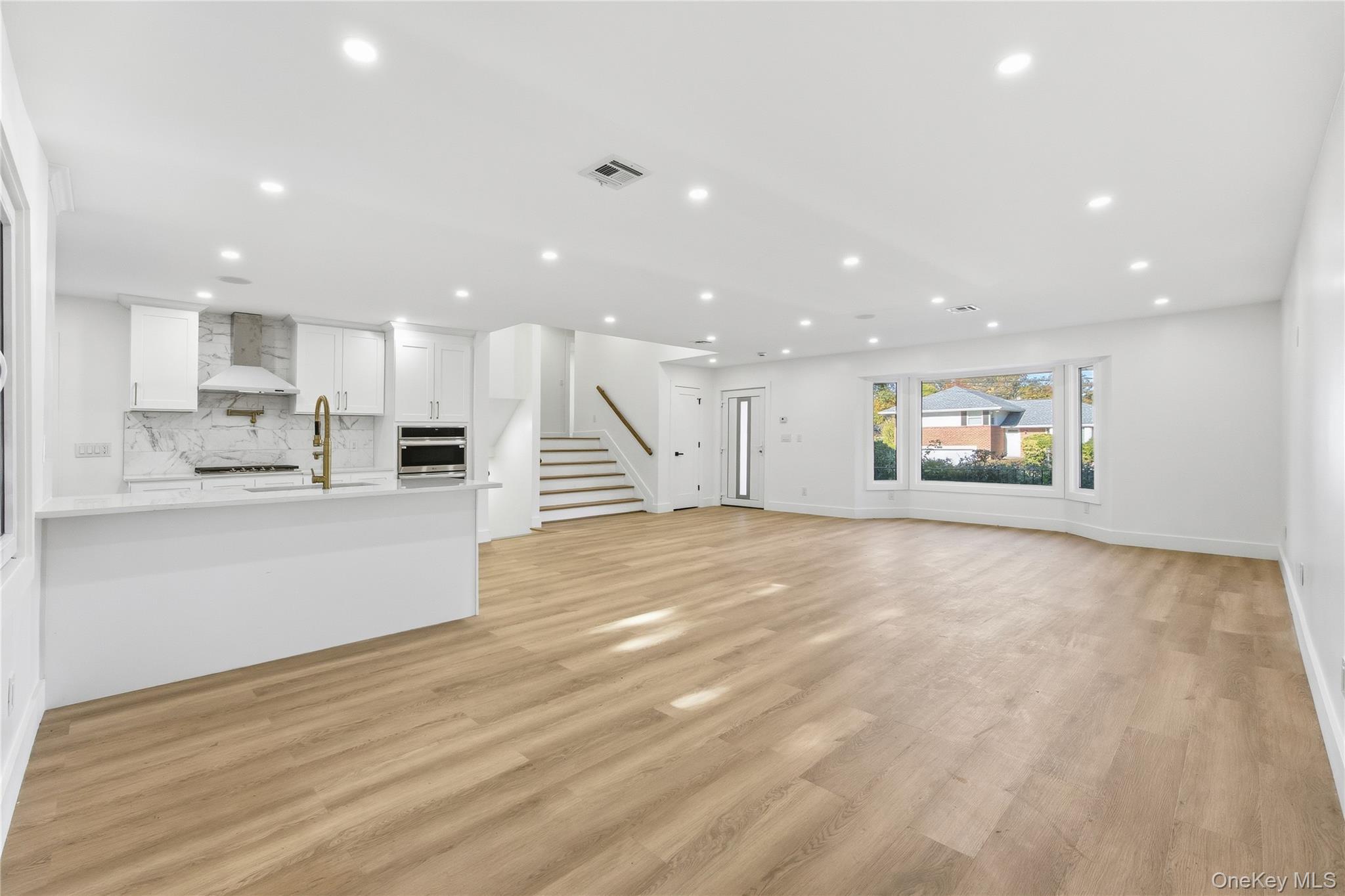 #5 photo, 5 Orient Court, ナッソー郡 Westbury , NY 11590