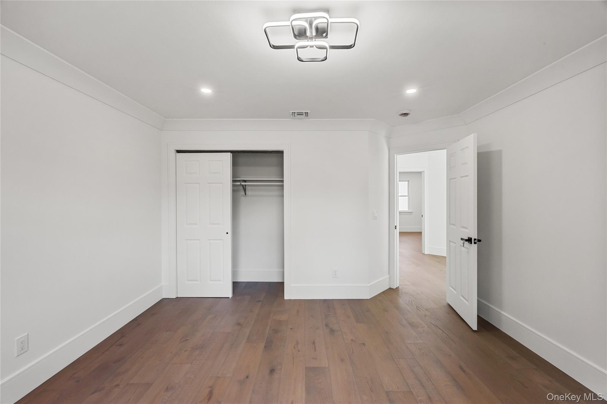 #18 photo, 21 Pine Edge Place, Dix Hills , NY 11746