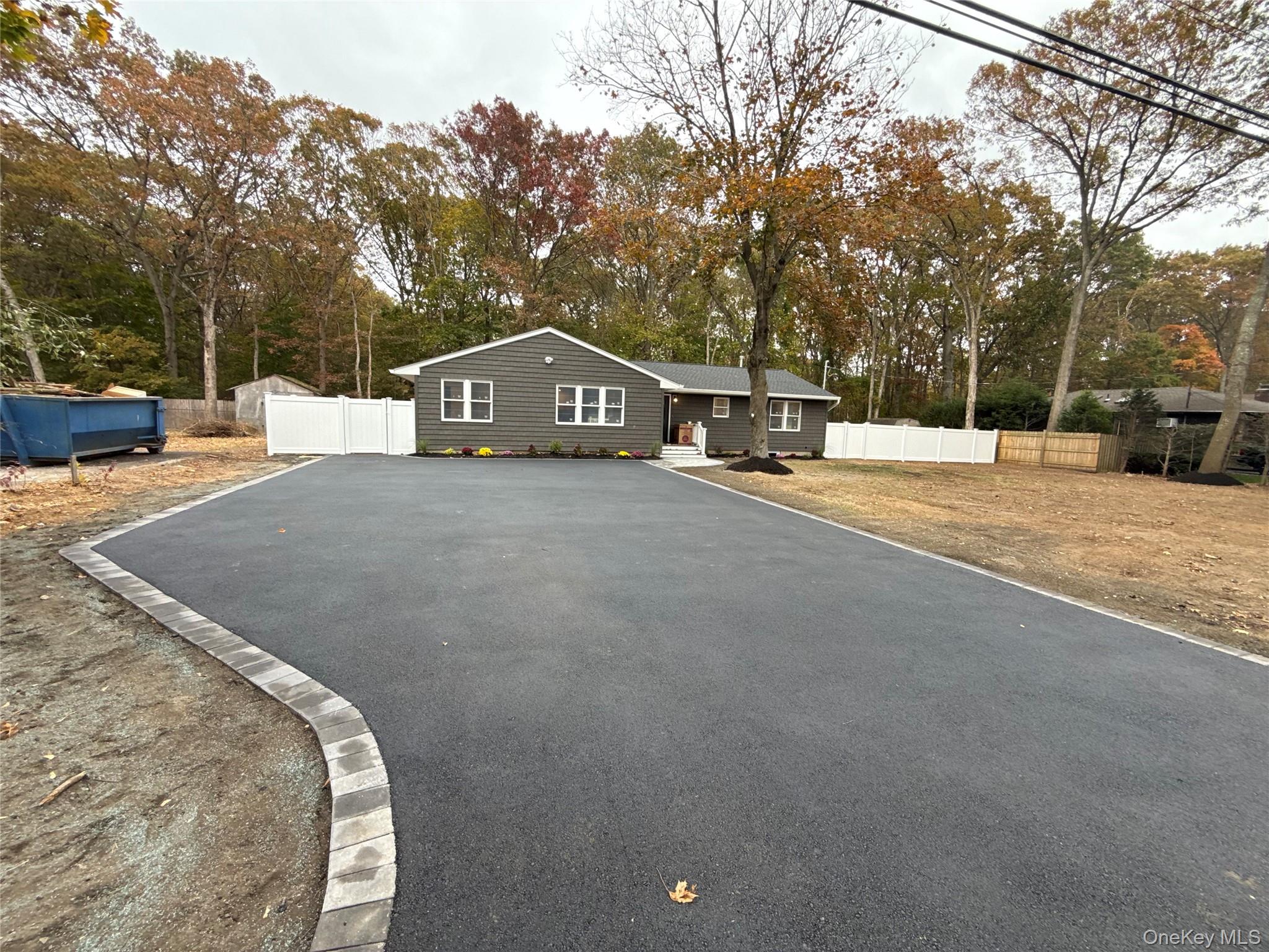 #1 photo, 225 Tyler Avenue, サフォーク郡 Miller Place , NY 11764