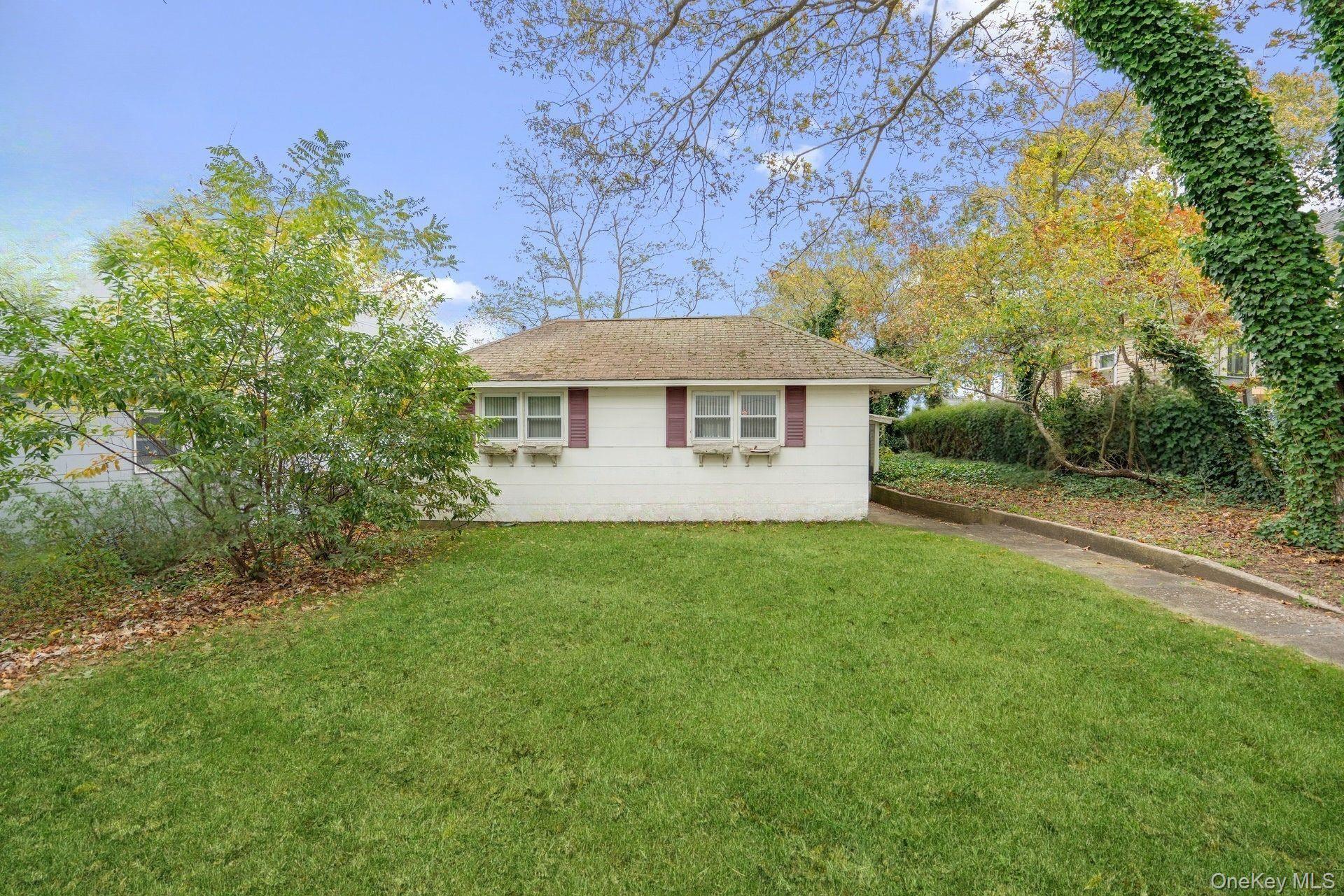 #1 photo, 113 Overlook Drive, サフォーク郡 Mastic , NY 11950