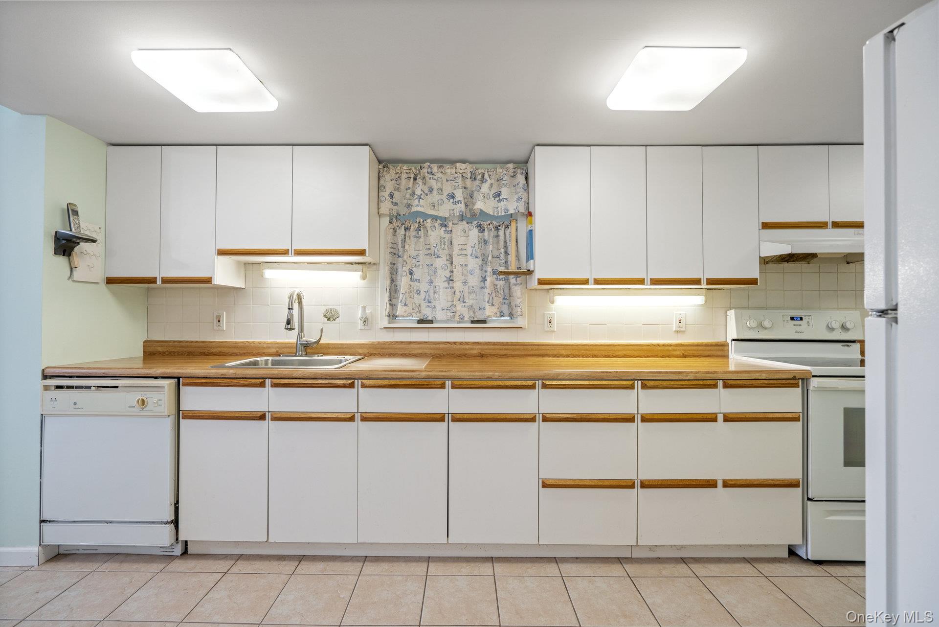 #13 photo, 113 Overlook Drive, サフォーク郡 Mastic , NY 11950