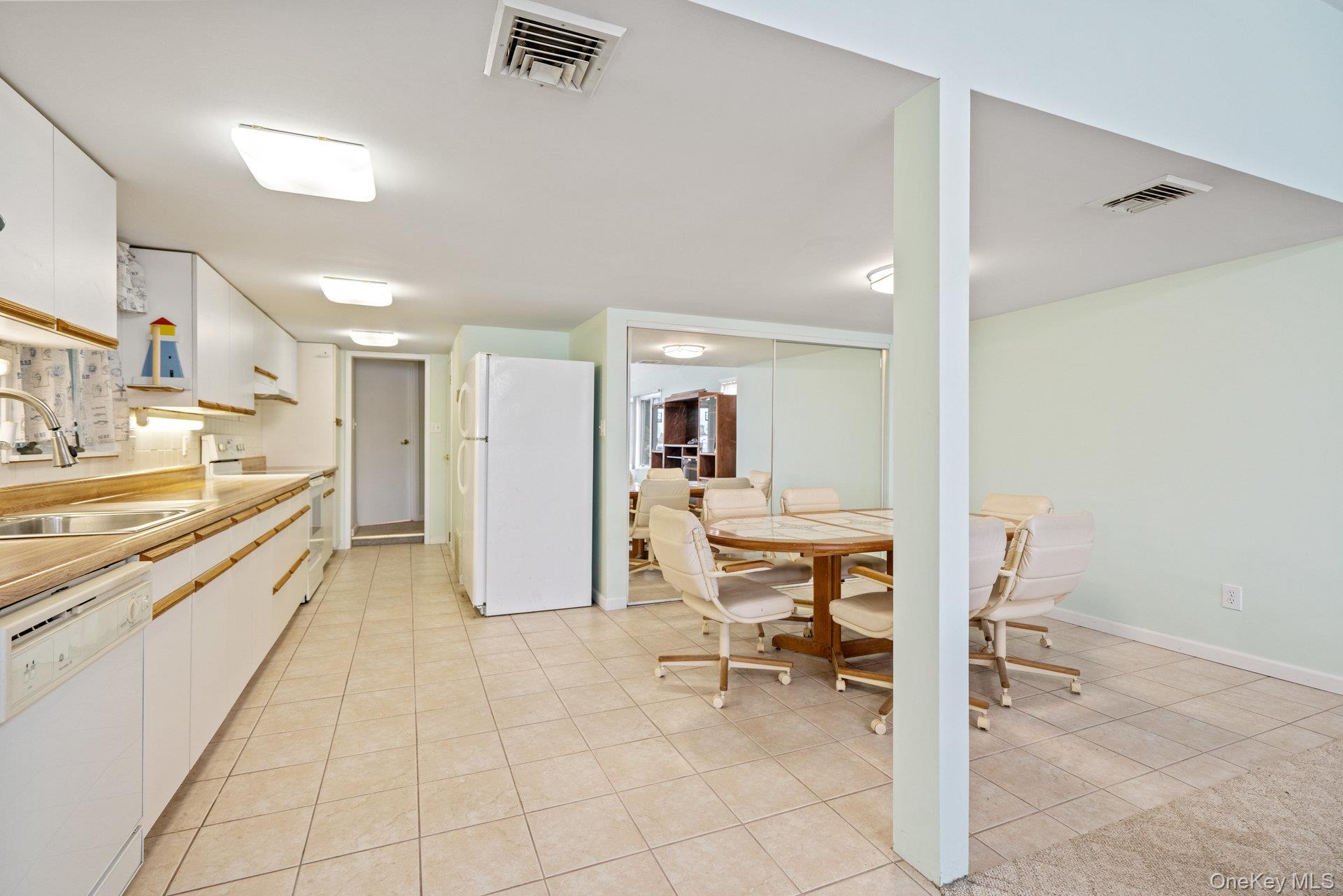 #14 photo, 113 Overlook Drive, サフォーク郡 Mastic , NY 11950