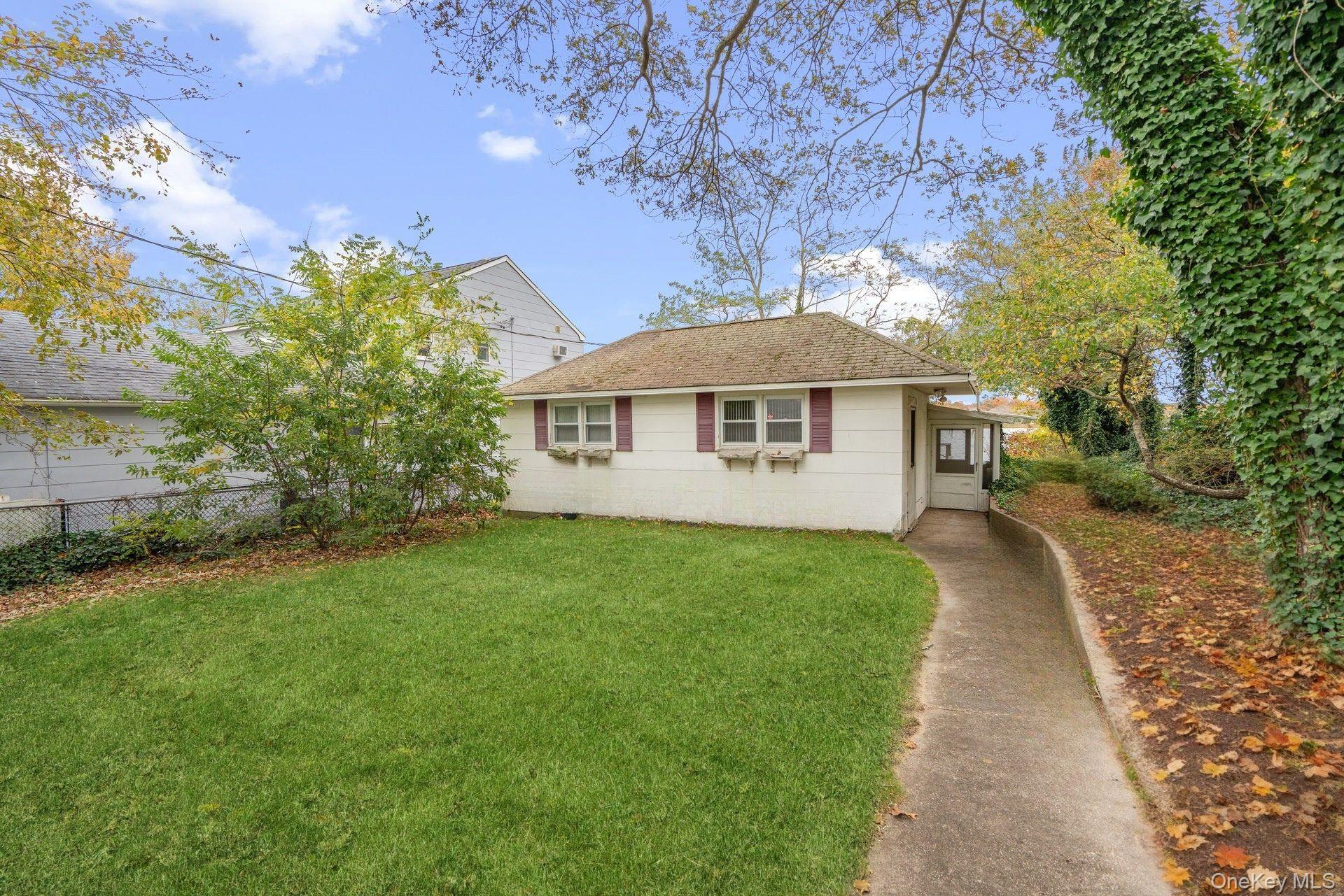 #2 photo, 113 Overlook Drive, サフォーク郡 Mastic , NY 11950