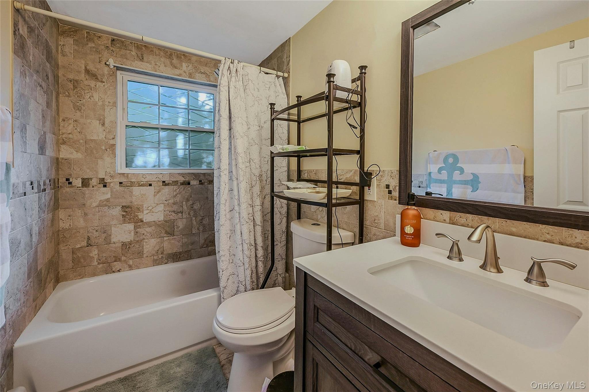 #12 photo, 196 Church Drive, サフォーク郡 Mastic Beach , NY 11951