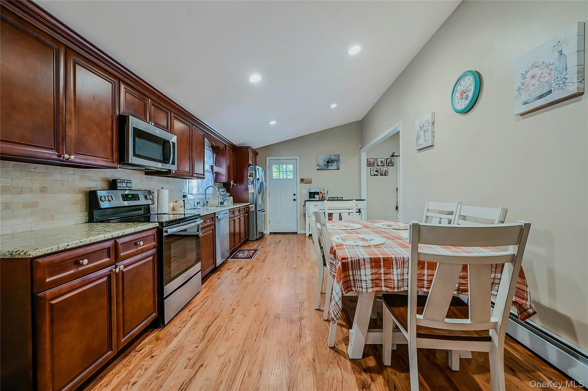 #3 photo, 196 Church Drive, サフォーク郡 Mastic Beach , NY 11951